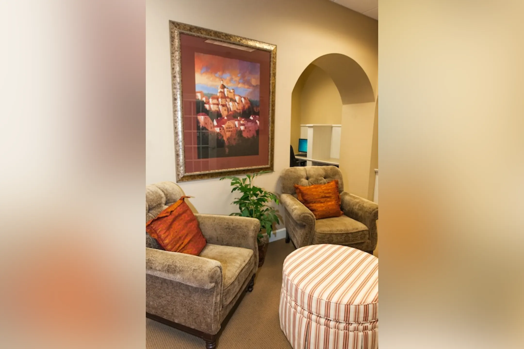 Living Room - Southgate Towers - Baton Rouge, LA