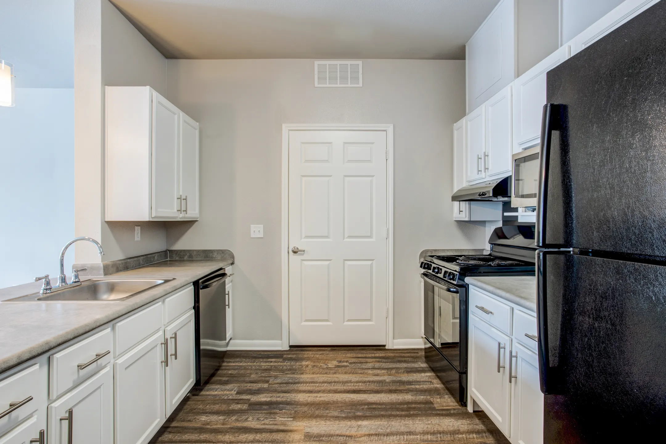 Kitchen - West Gate Ridge Apartment Homes - Austin, TX