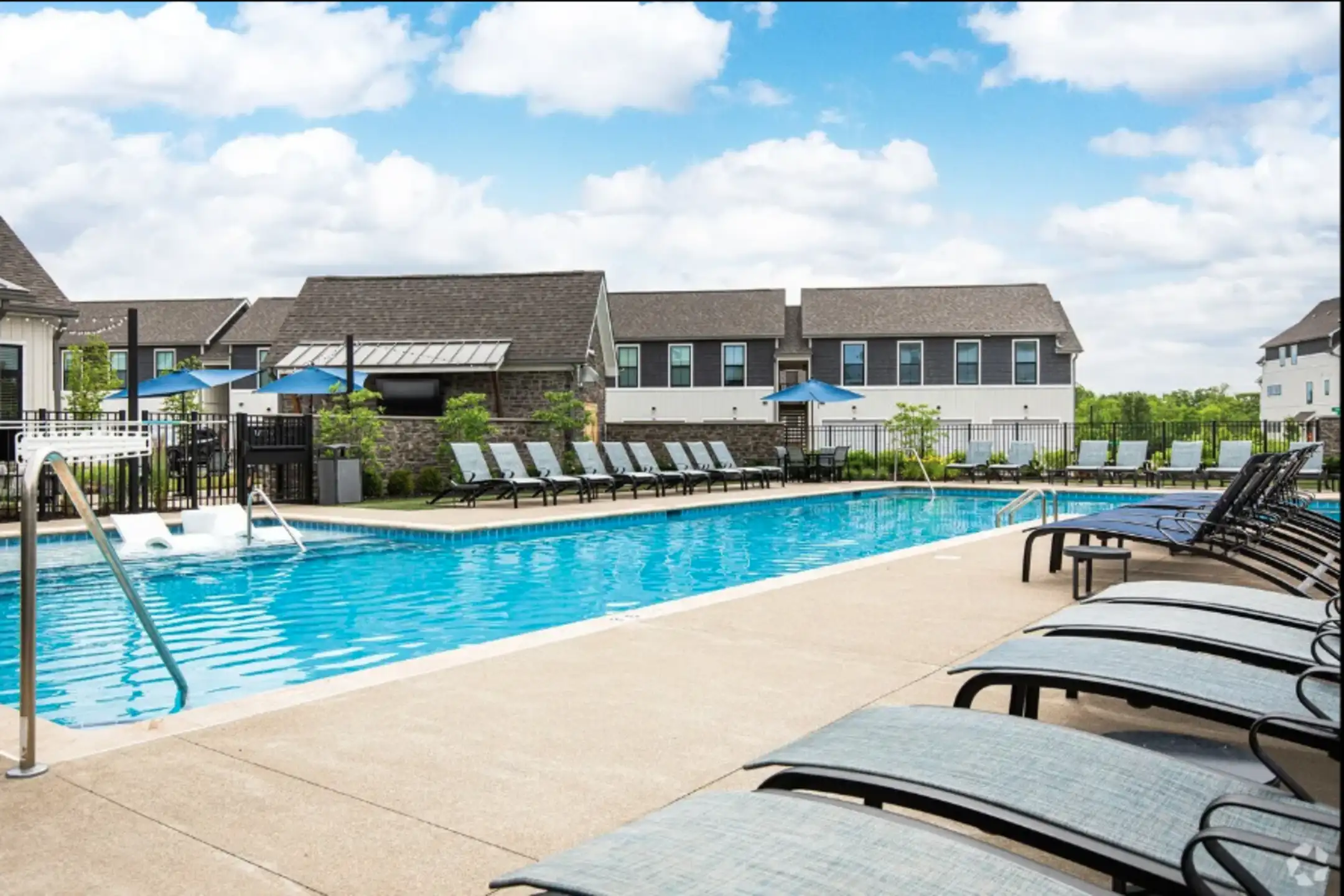 Parkview Apartments 2200 Cooley Lane Huber Heights, OH Apartments