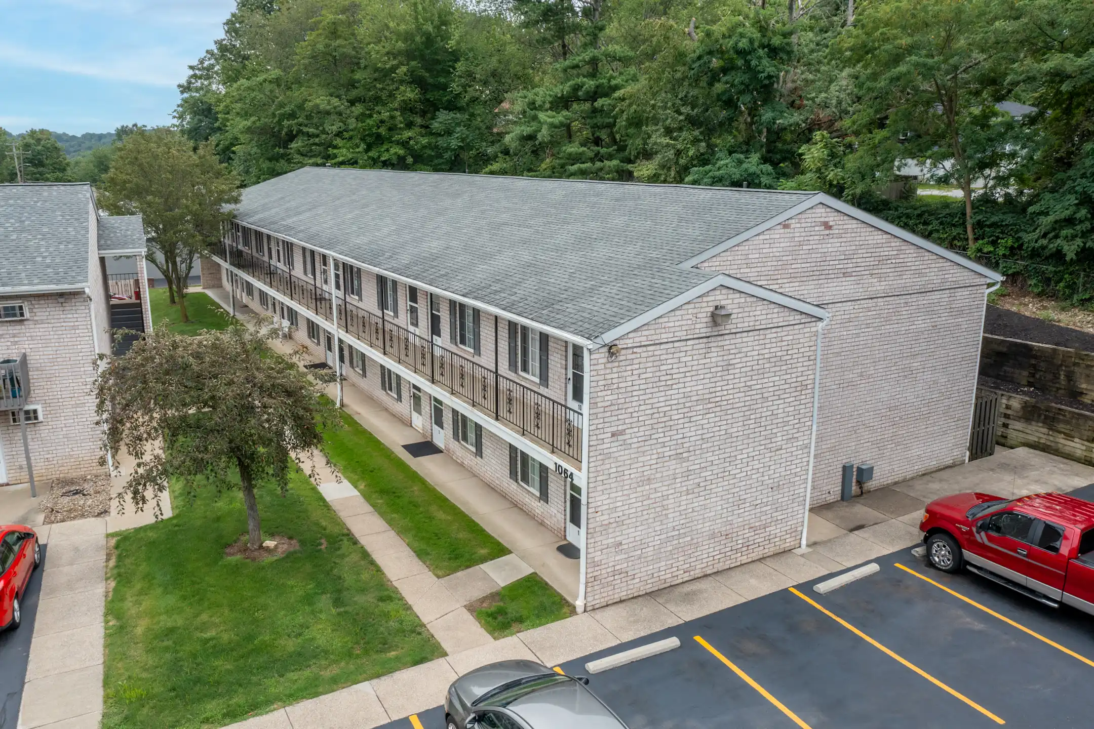 Bruziv Cuyahoga Falls Apartments Cuyahoga Falls, OH 44221