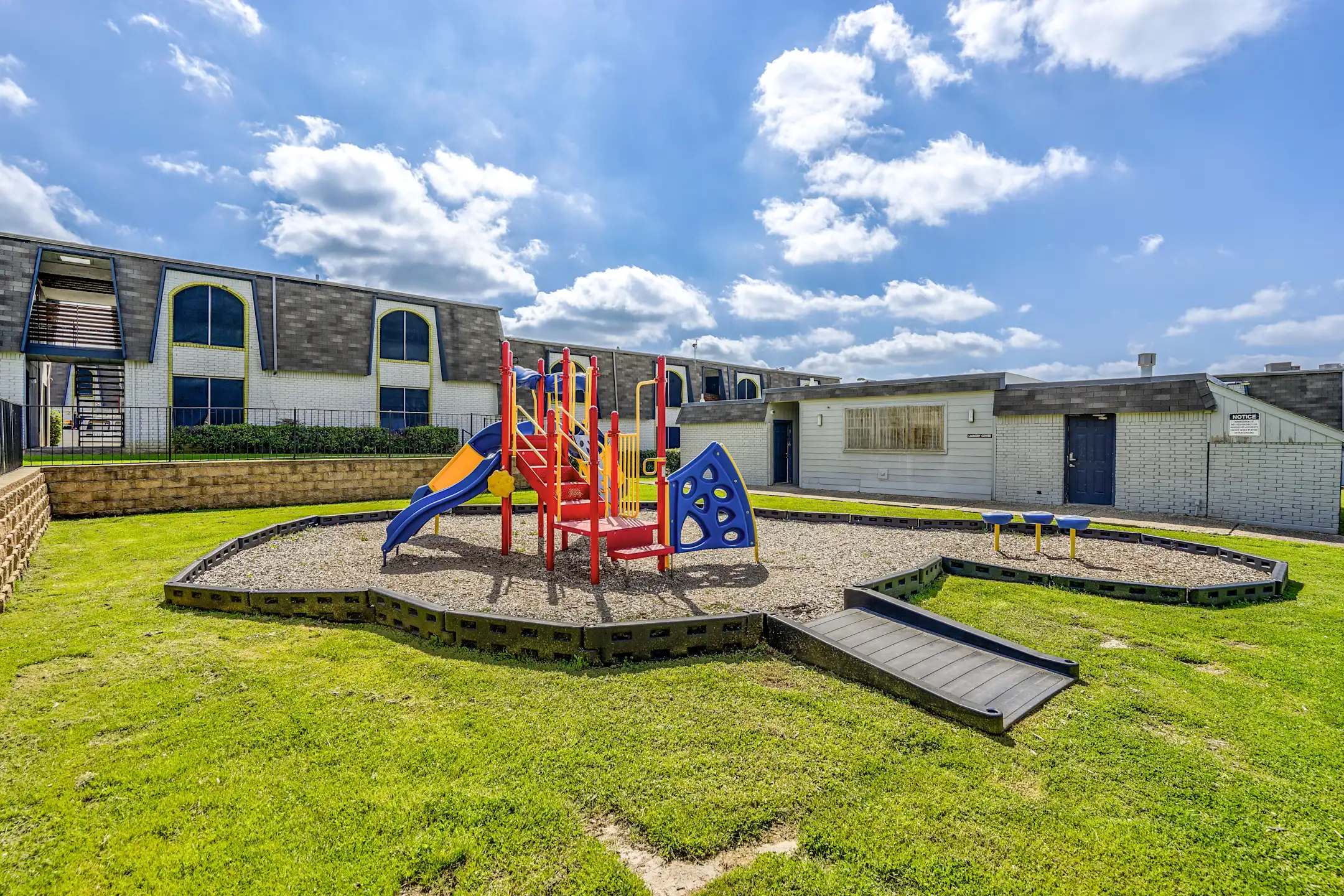 The Junction Apartments Arlington, TX 76010