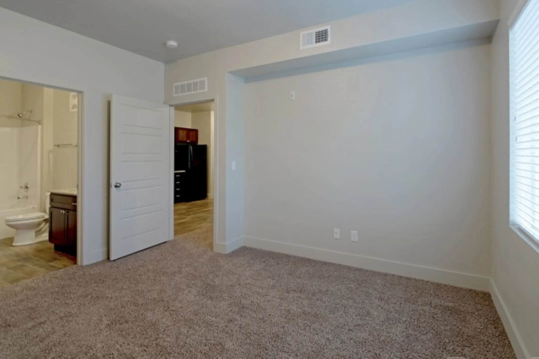 Steeplechase Apartments 311 NW 96th St Kansas City, MO Apartments