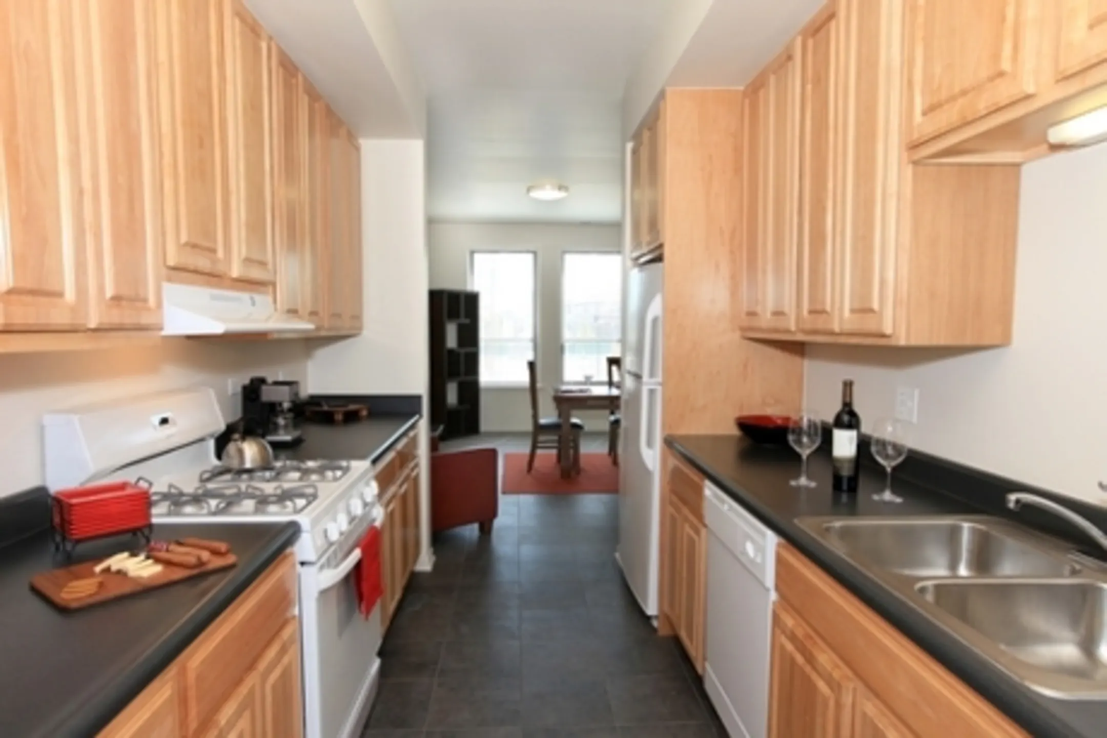 Kitchen - Oakwood Shores Senior Apartments - Chicago, IL