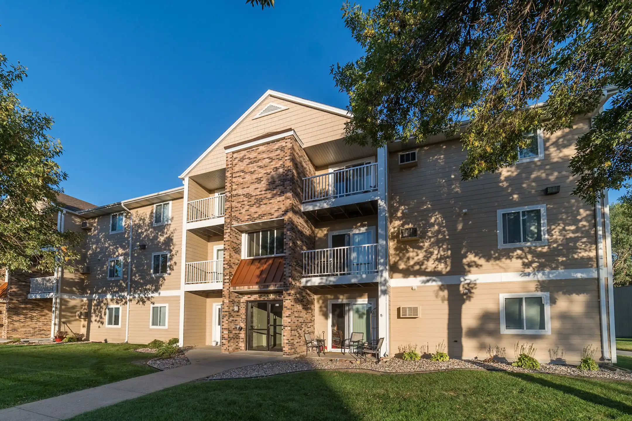 Golden Creek Apartments Sioux Falls, SD 57106