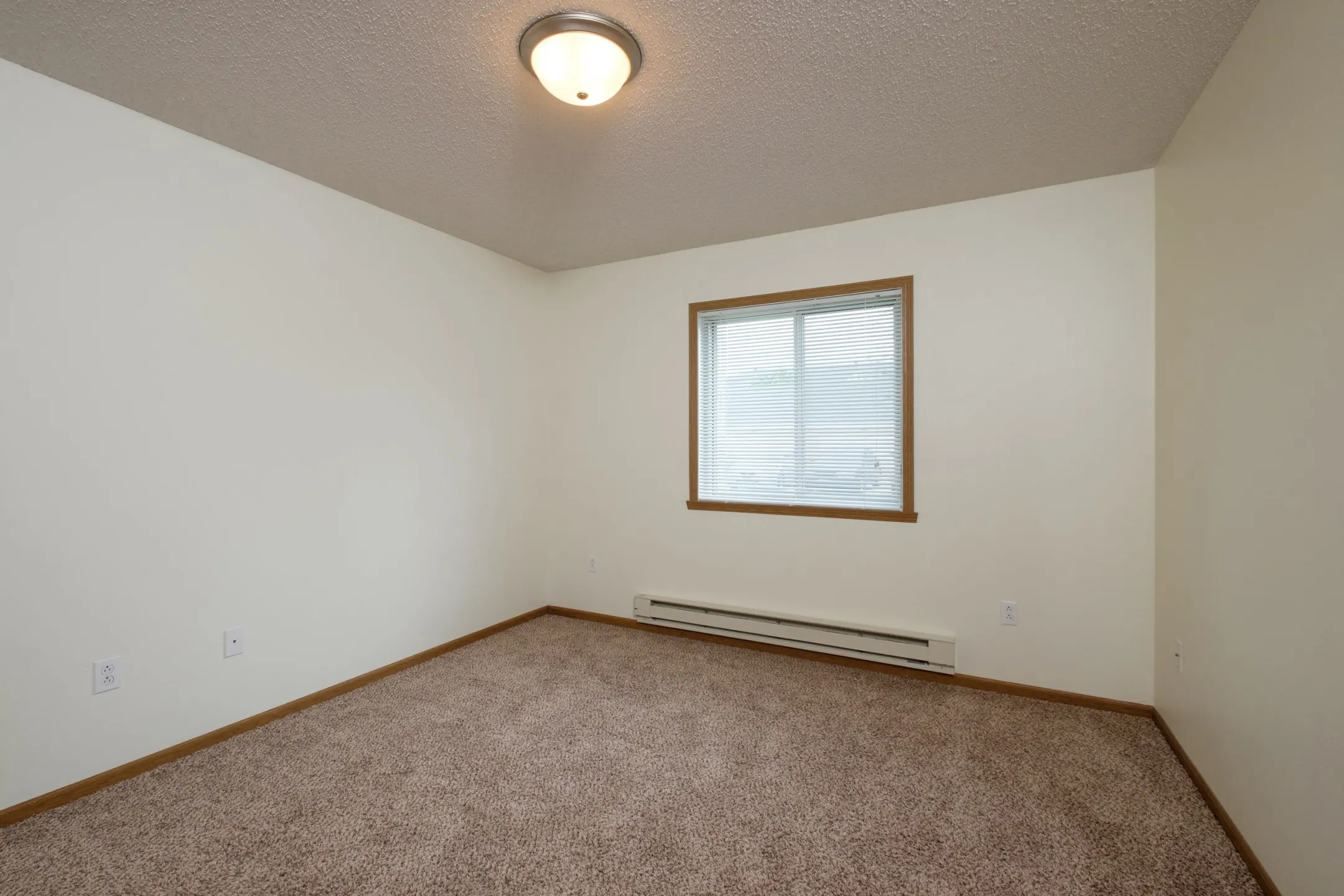 Bedroom - Pinehurst Apartments - Fargo, ND