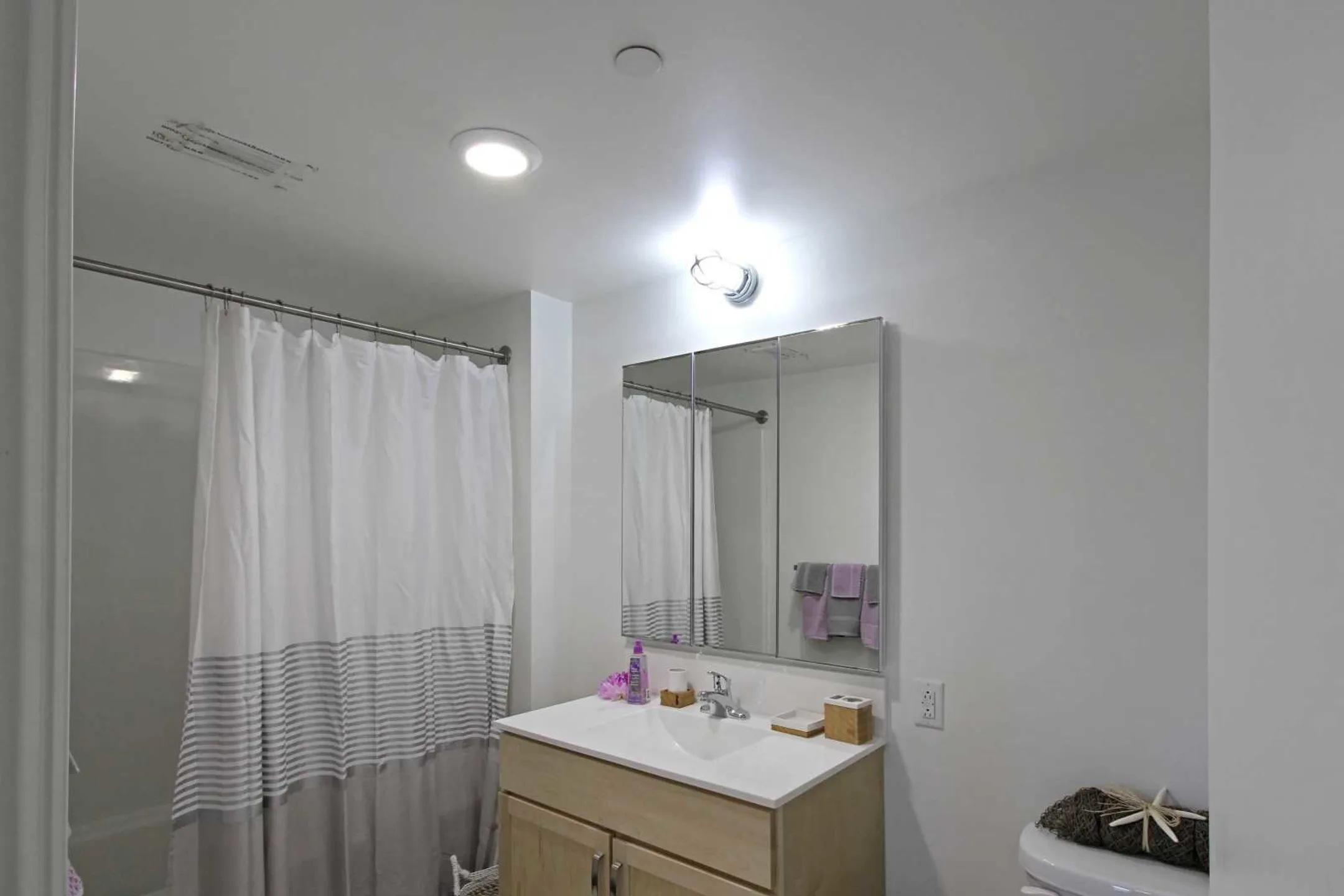 Bathroom - Brew House Lofts - Pittsburgh, PA