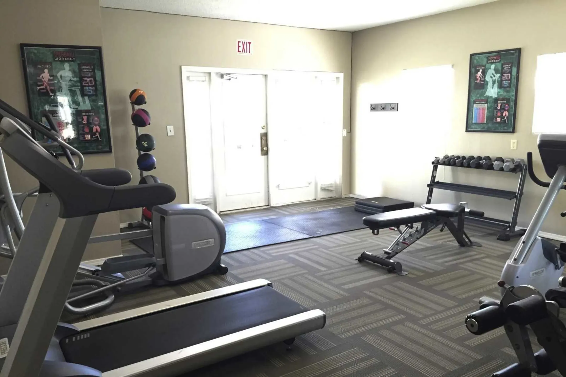 Fitness Weight Room - The Courtyards - Tulsa, OK