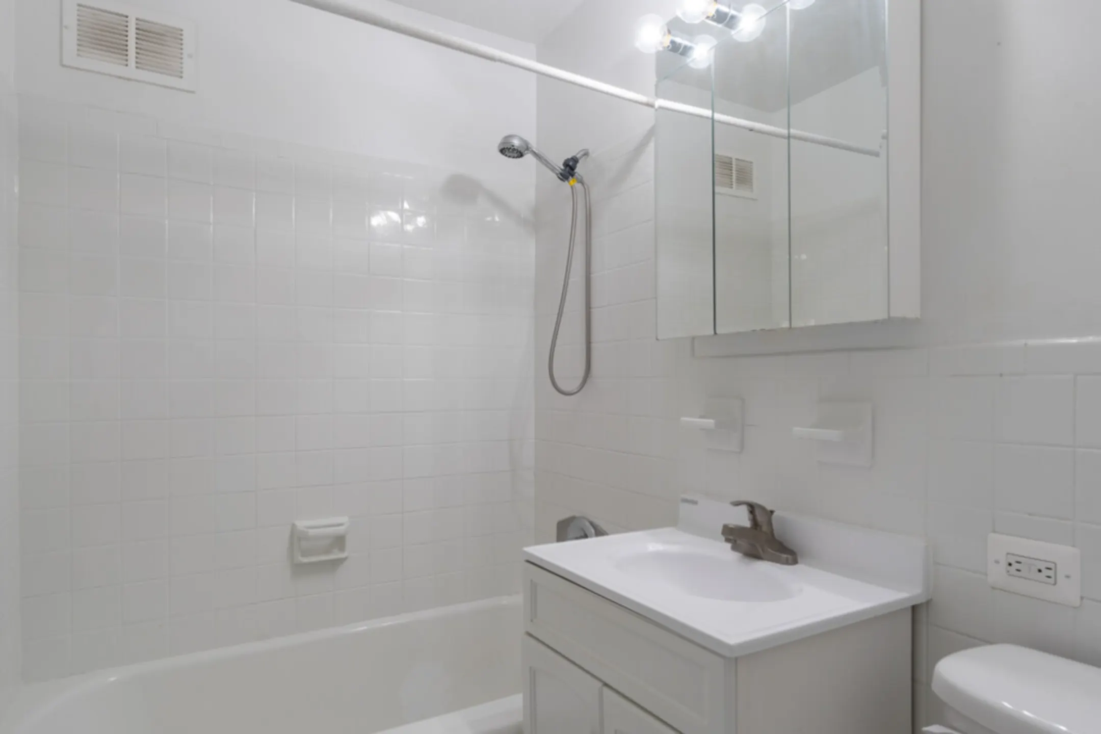 Bathroom - Courtside Square Apartments and Suites - King of Prussia, PA