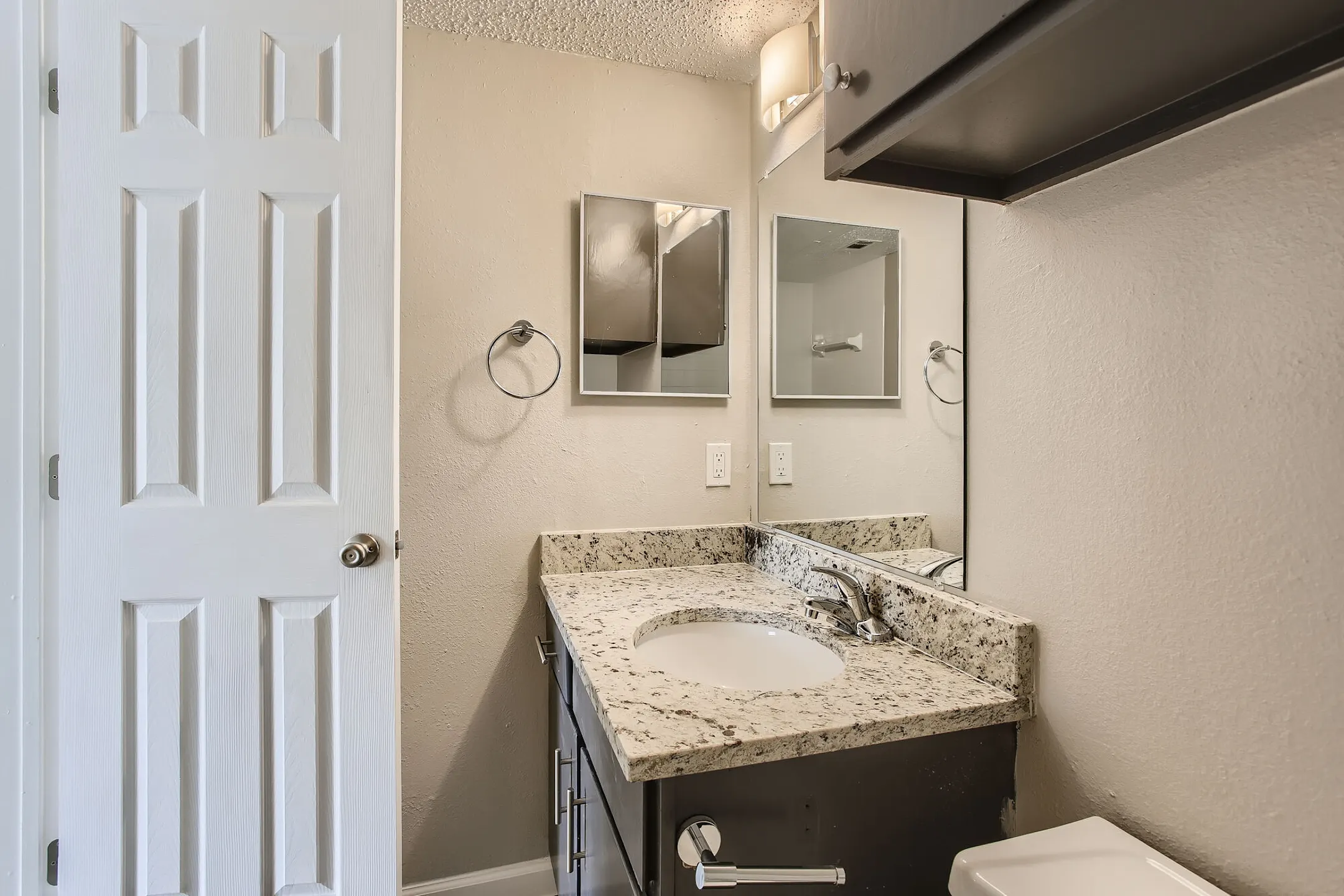 Claro Court 10950 Woodmeadow Pkwy Dallas TX Apartments for Rent