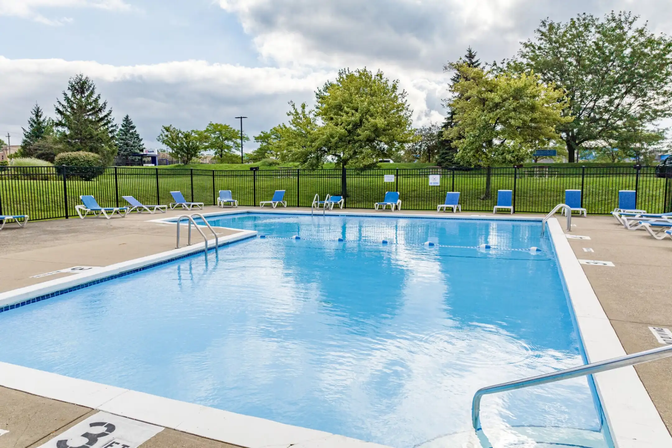 Pool - The Westbury - North Olmsted, OH