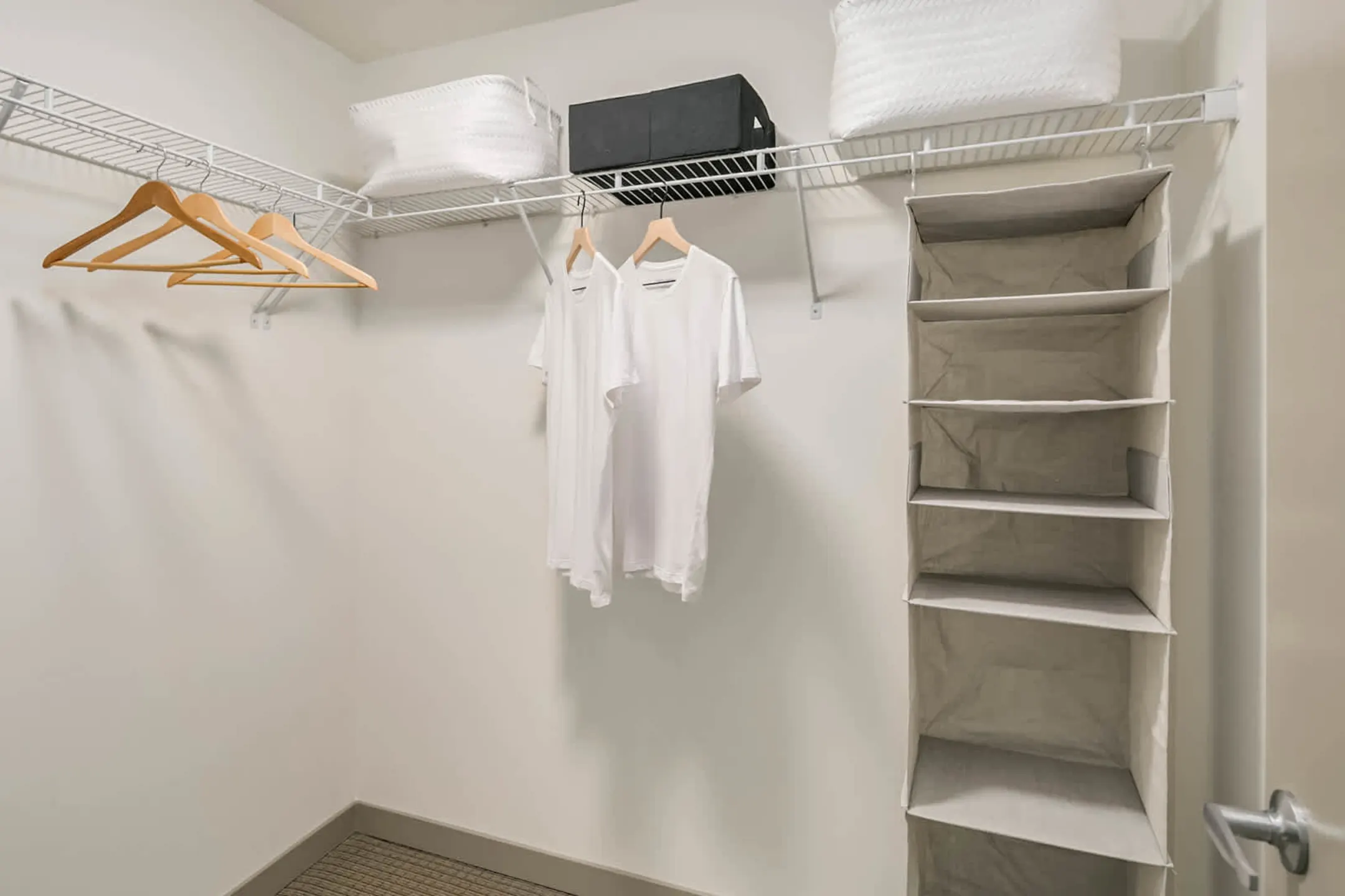 Kitchen - Notch Apartments - Newcastle, WA
