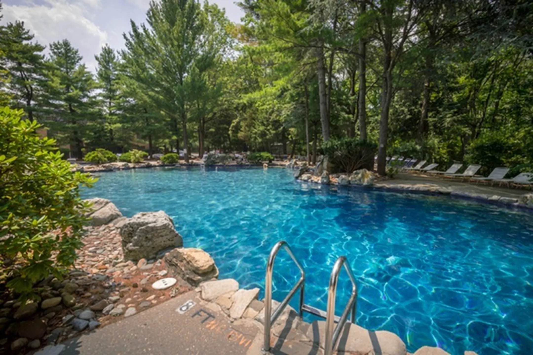 Hidden Lake Town And Country Apartments 1 Lincoln Pl North Brunswick, NJ Apartments for Rent