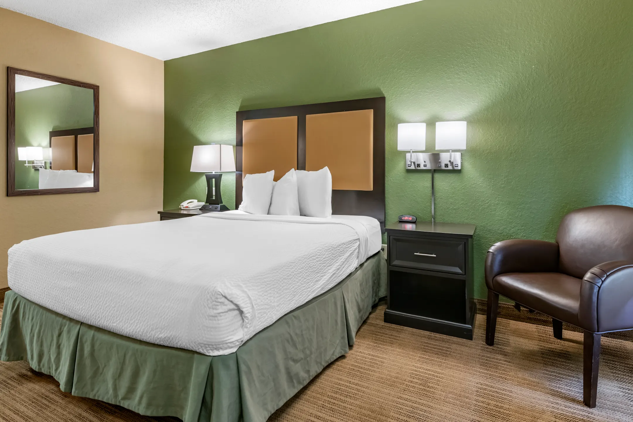 Bedroom - Furnished Studio - Orlando - Orlando Theme Parks - Major Blvd. - Orlando, FL