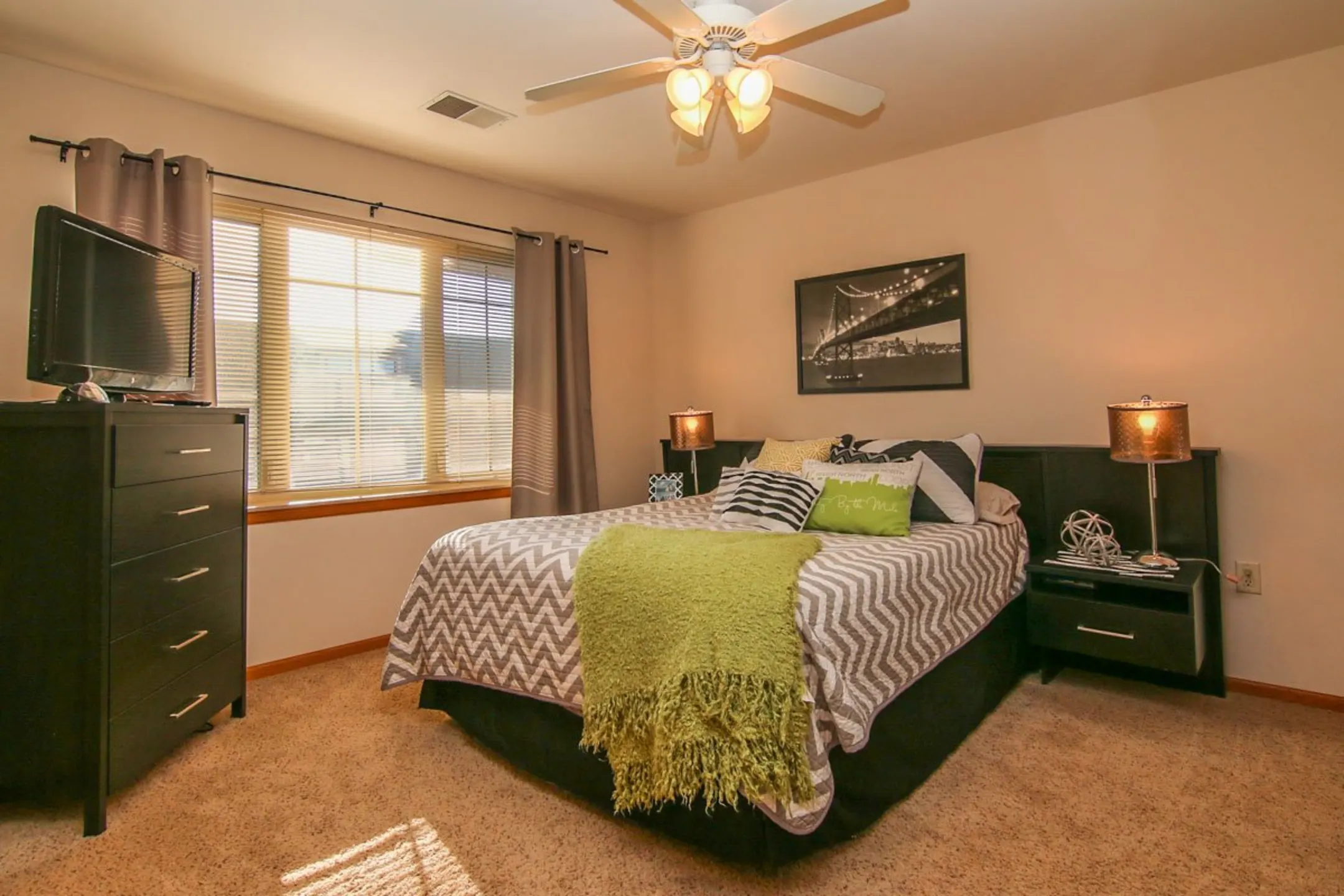 Bedroom - Jupiter Crossing Of Grandview - Madison, WI