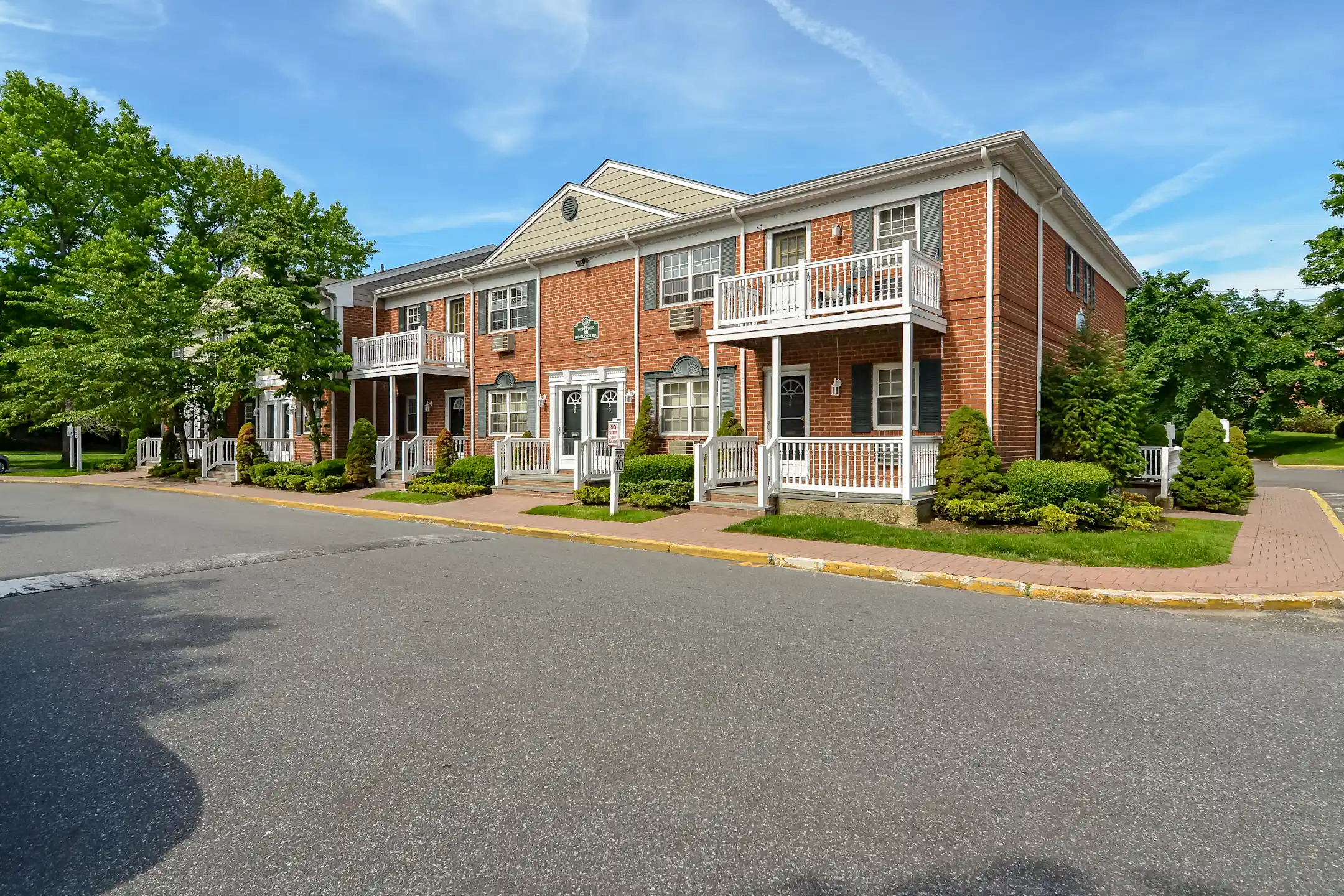 Fairfield Sunrise Gardens Apartments Bohemia, NY 11716
