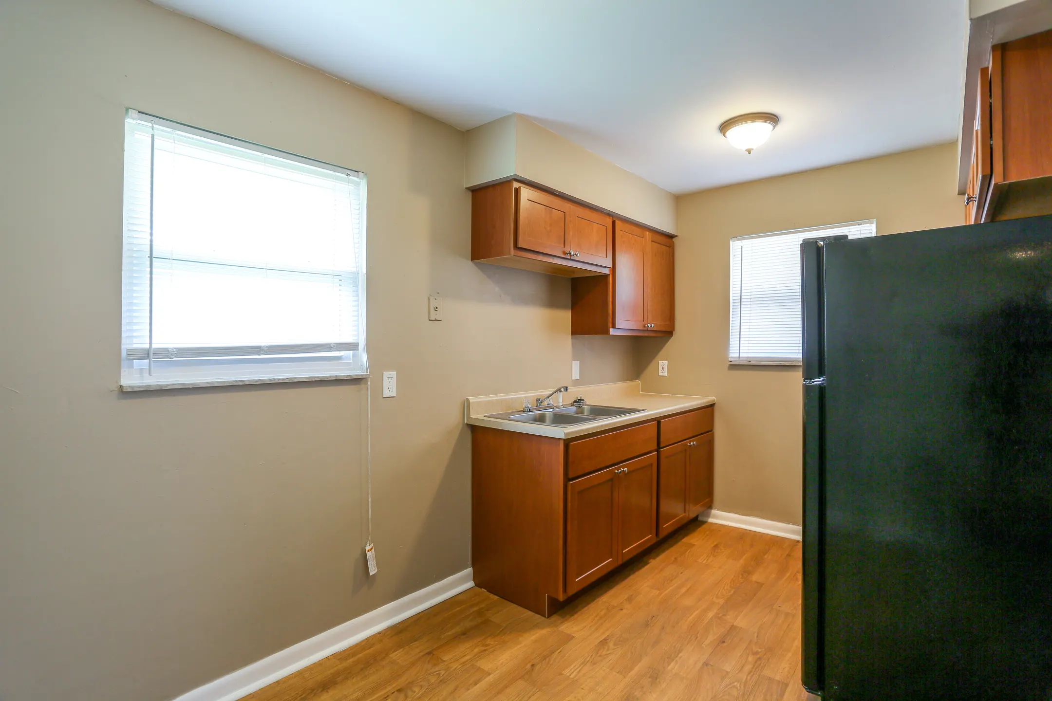 Kitchen - Crescent Valley Apartments - Evansville, IN