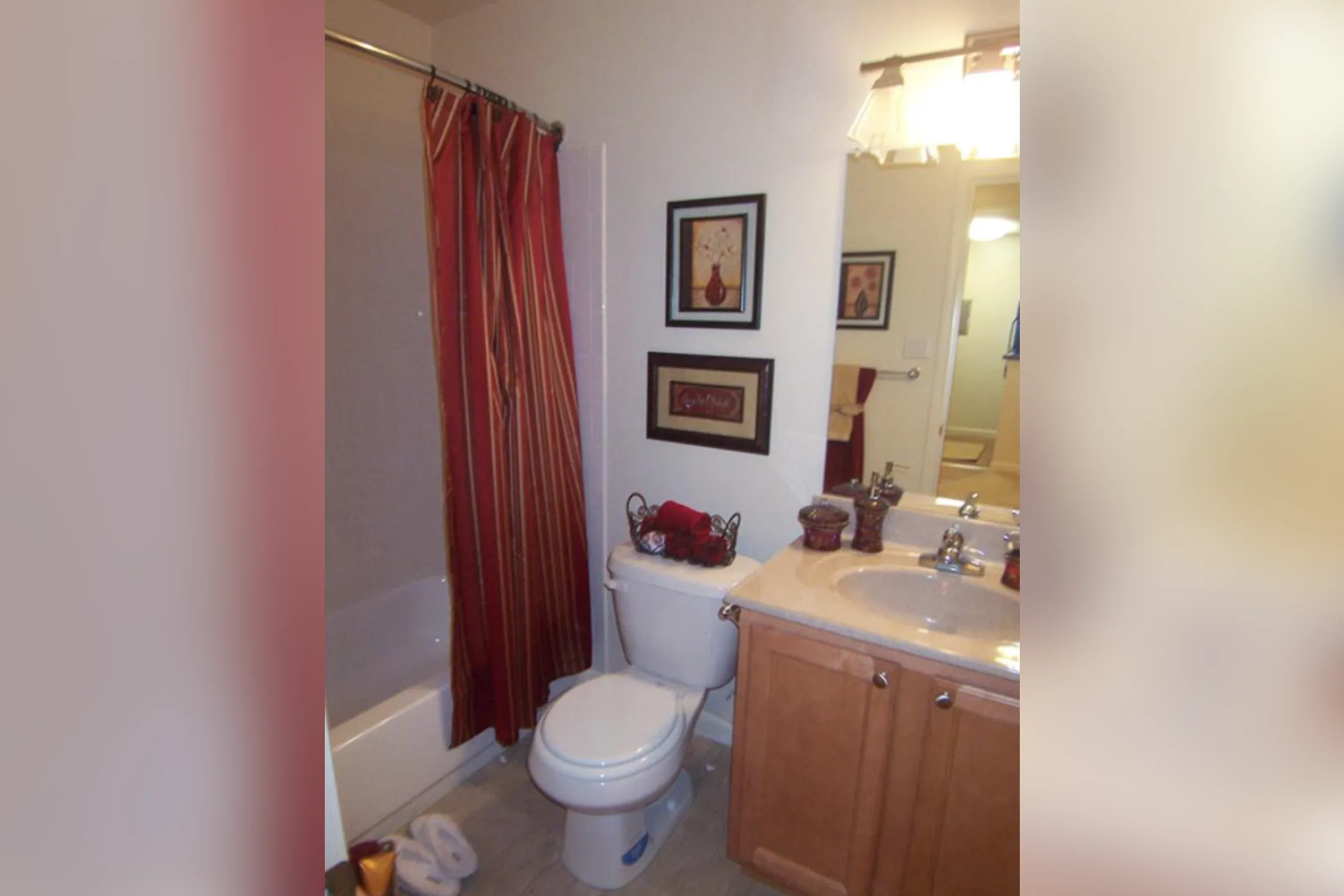 Bathroom - Cameron Pointe - Hyattsville, MD