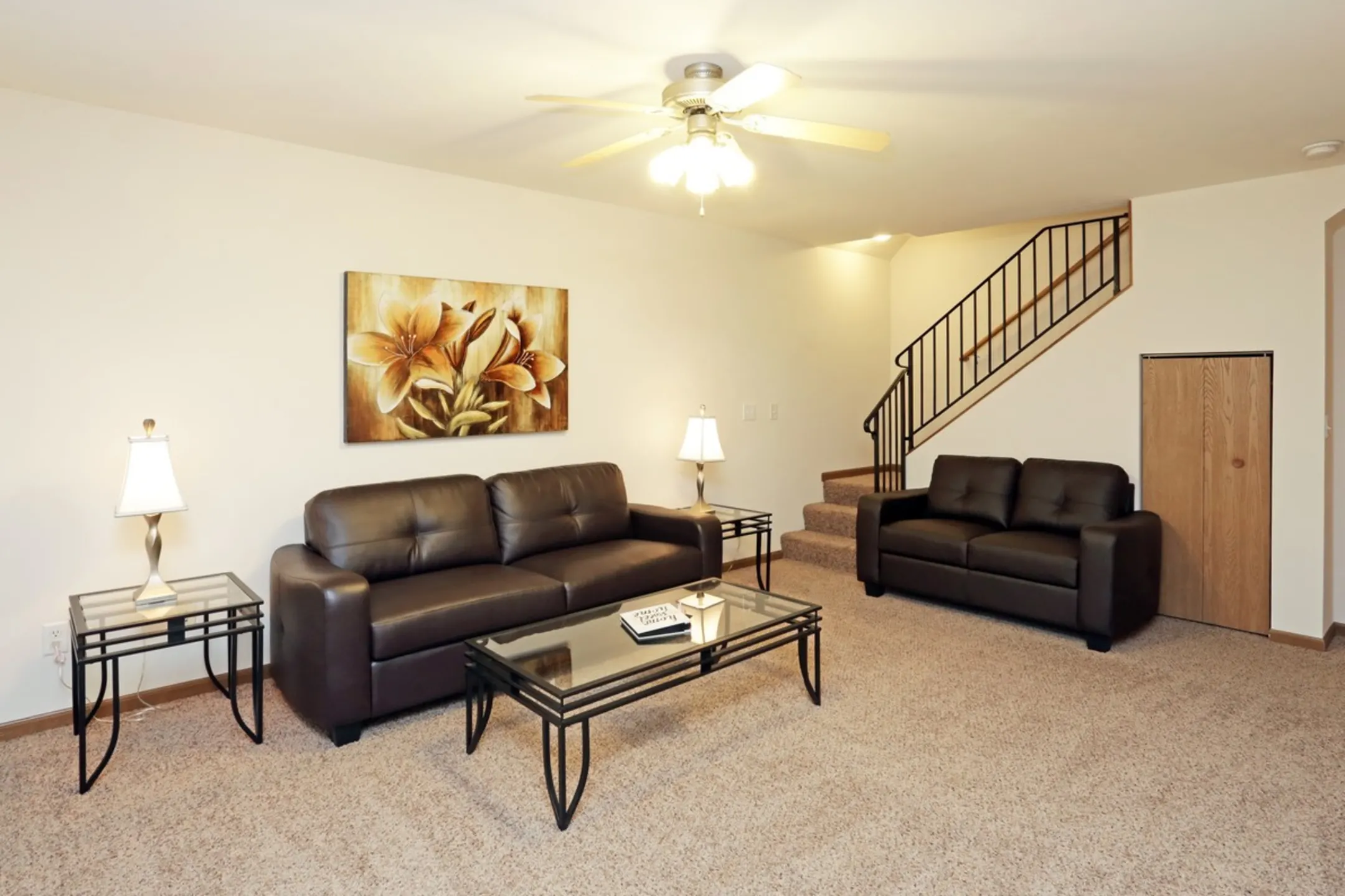 Living Room - The Pointe at Cedar Rapids - Cedar Rapids, IA