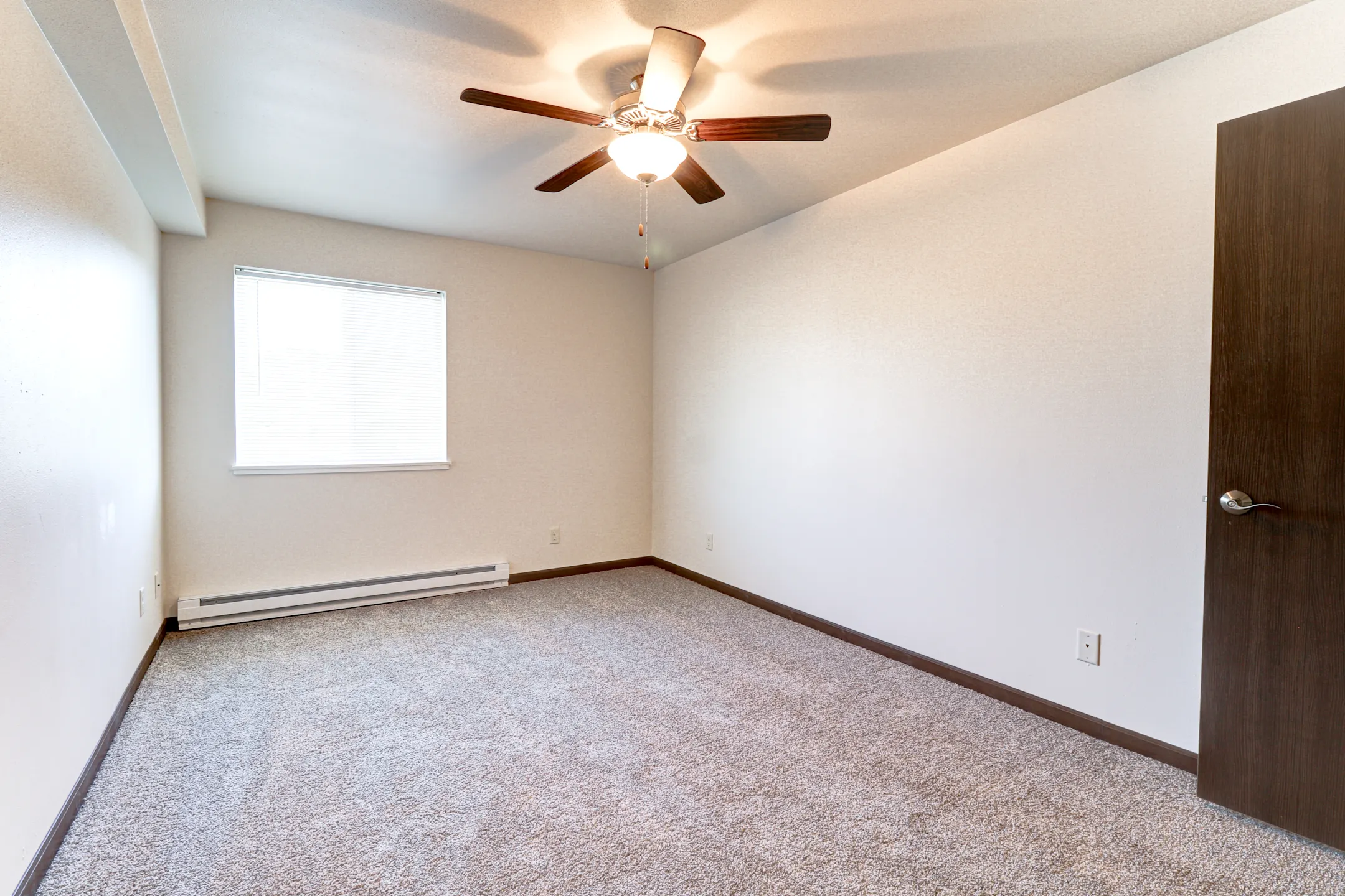 Bedroom - Cascade Falls - Stoughton, WI
