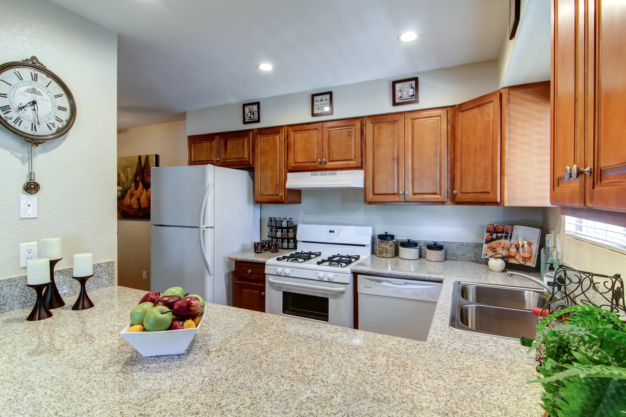 Kitchen - Sycamore Terrace Apartments - Temecula, CA