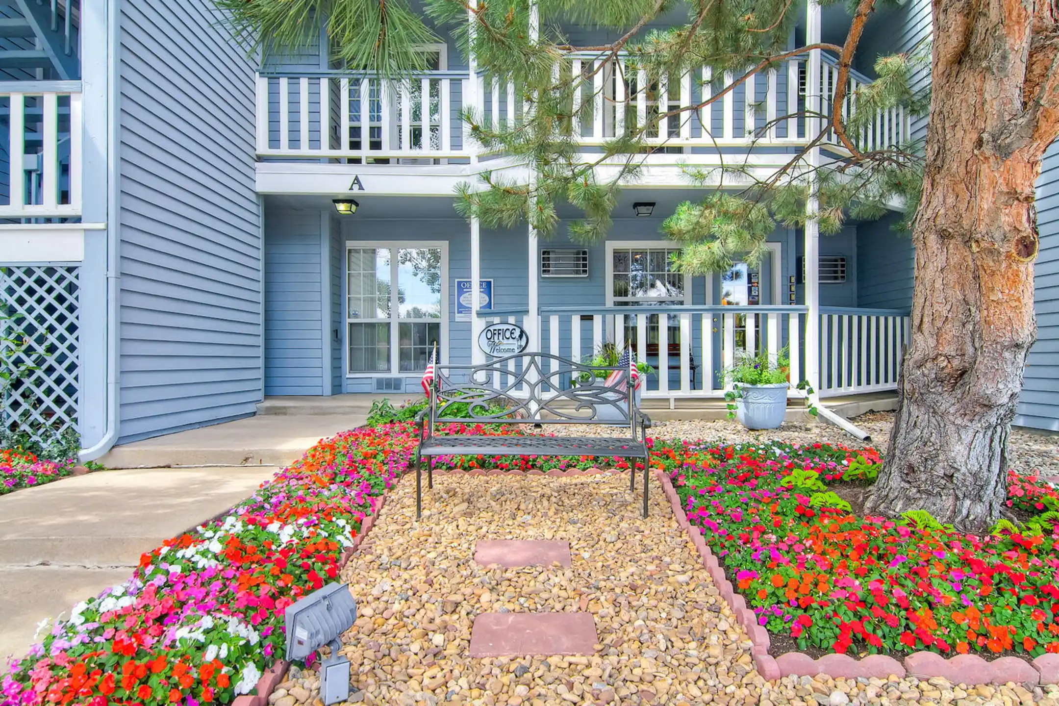 Victoria Inn Apartments 2400 17th Ave Longmont, CO Apartments for