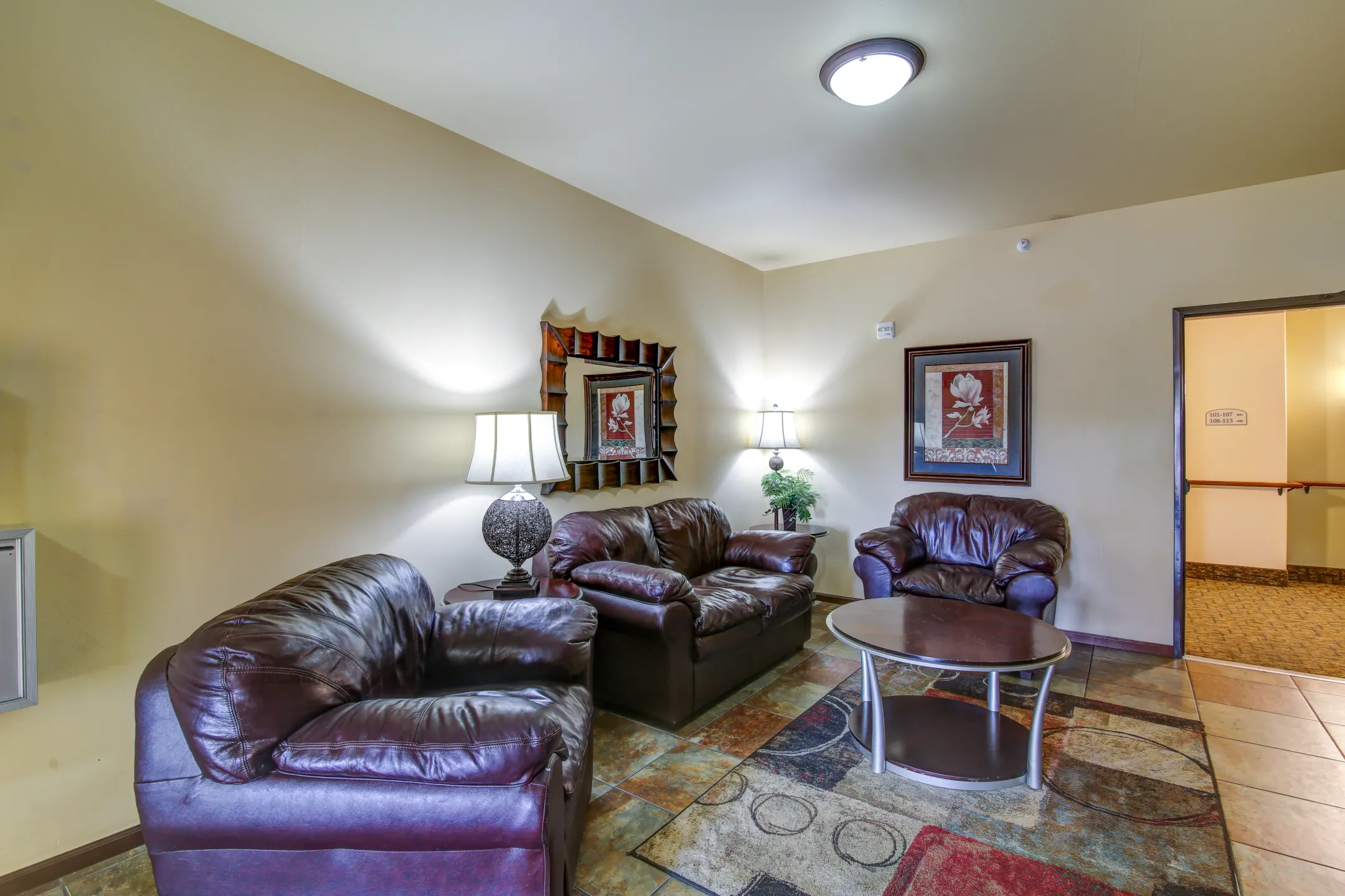 Living Room - Paramount Place - Aberdeen, SD
