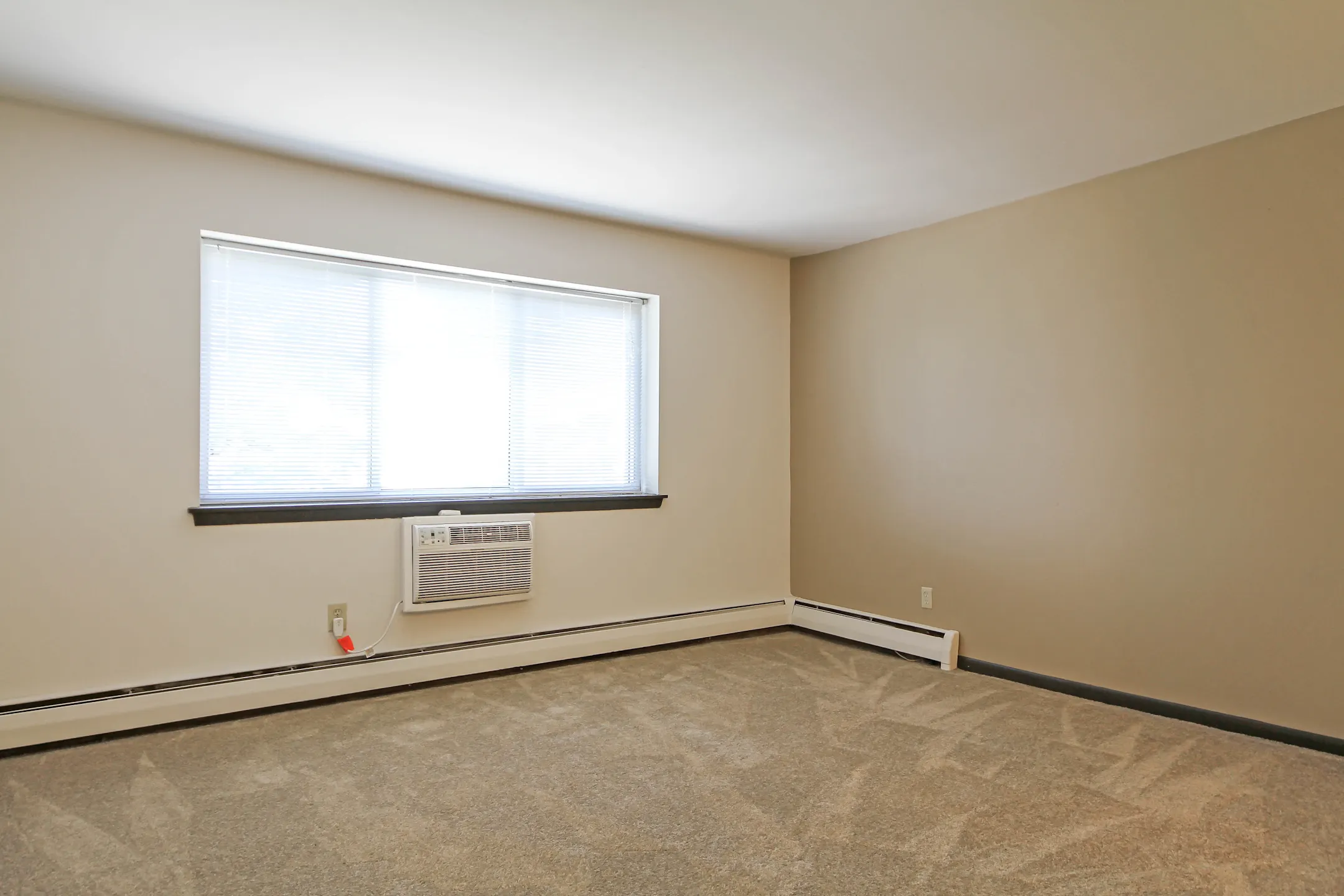 Bedroom - Woodsview Apartments - Milwaukee, WI