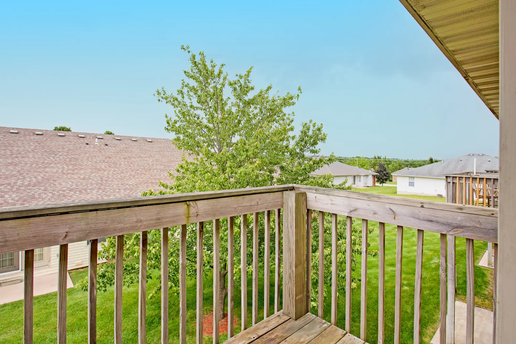 Southcreek Apartments 4318 S Timbercreek Ave Battlefield, MO for