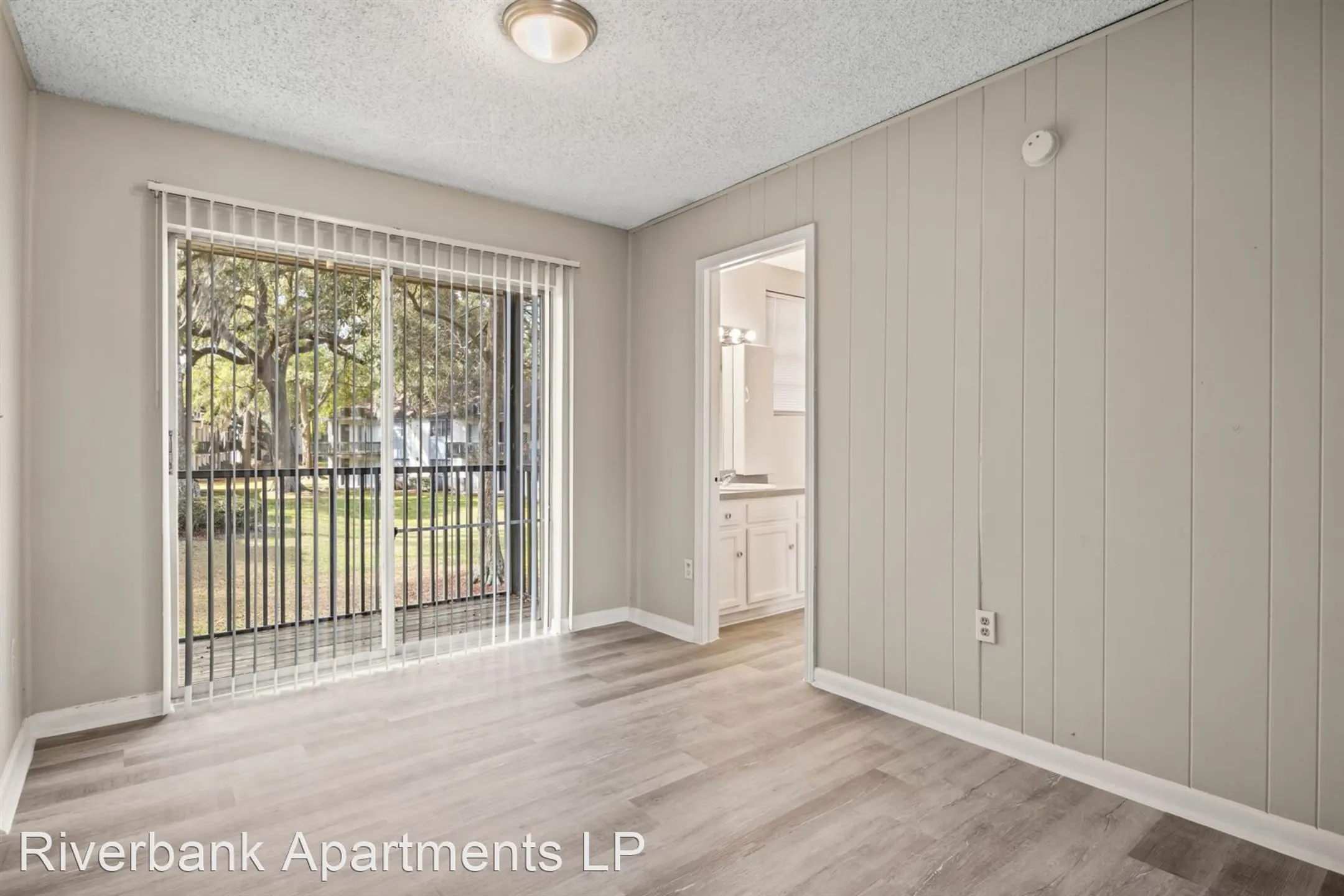 Patio / Deck - Riverbank Apartment Homes - Jacksonville, FL
