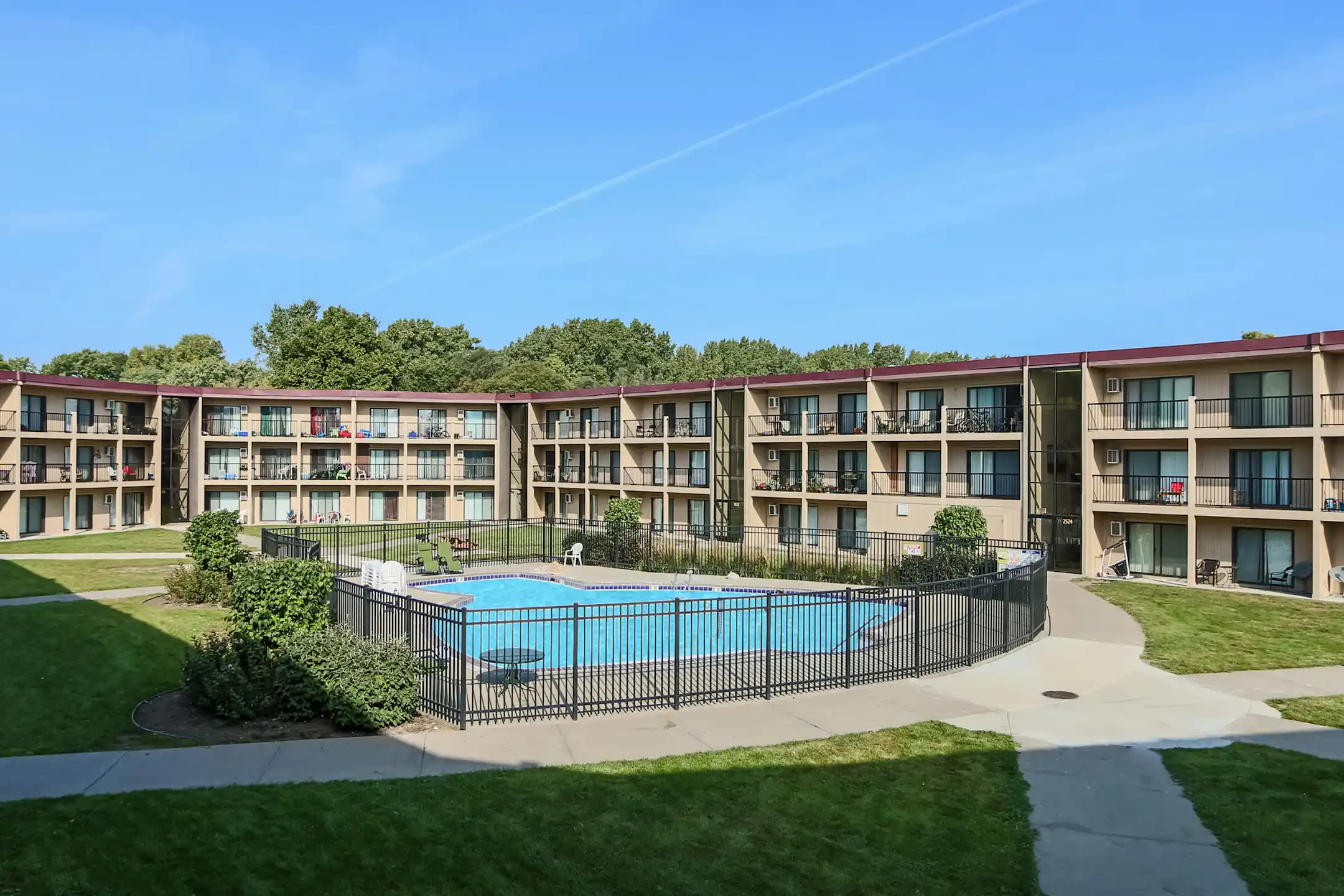 Courtyard Apartments 2524 Highway 100 S Saint Louis Park MN   6dbb63ebf807a577d5ceb39a36e7ab2e