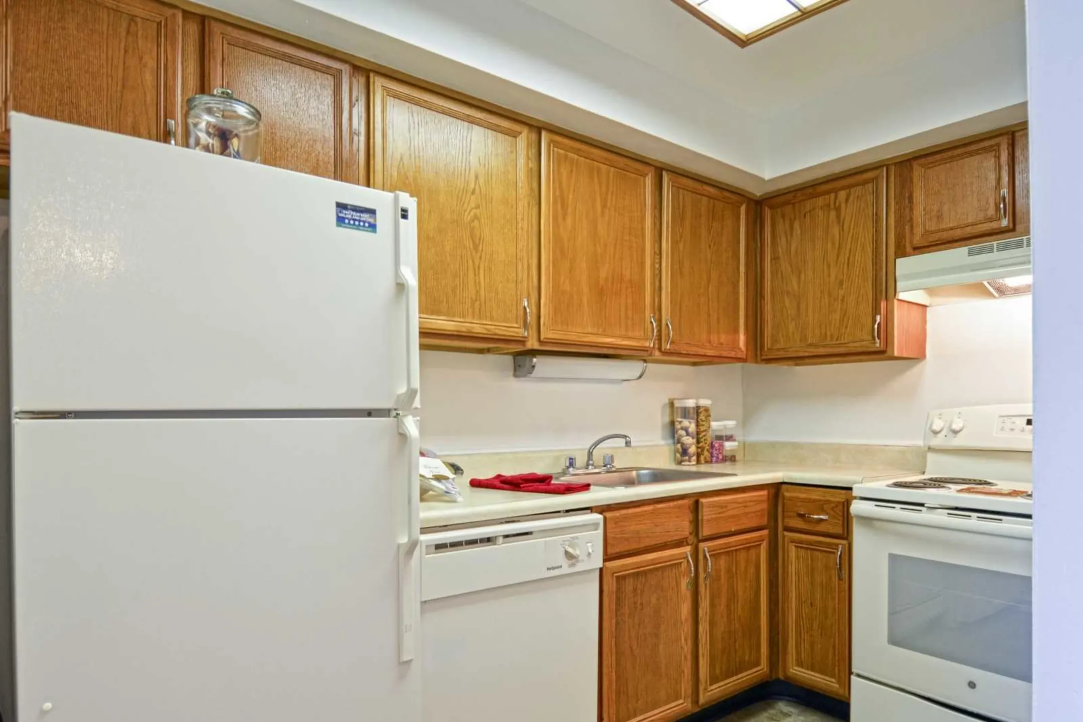 Kitchen - Village Of Pickering Run Apartments - Phoenixville, PA