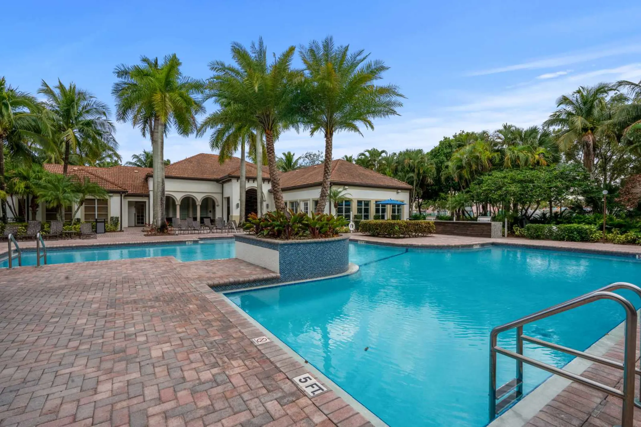 The Villas at Wyndham Lakes Apartments - Coral Springs, FL 33076