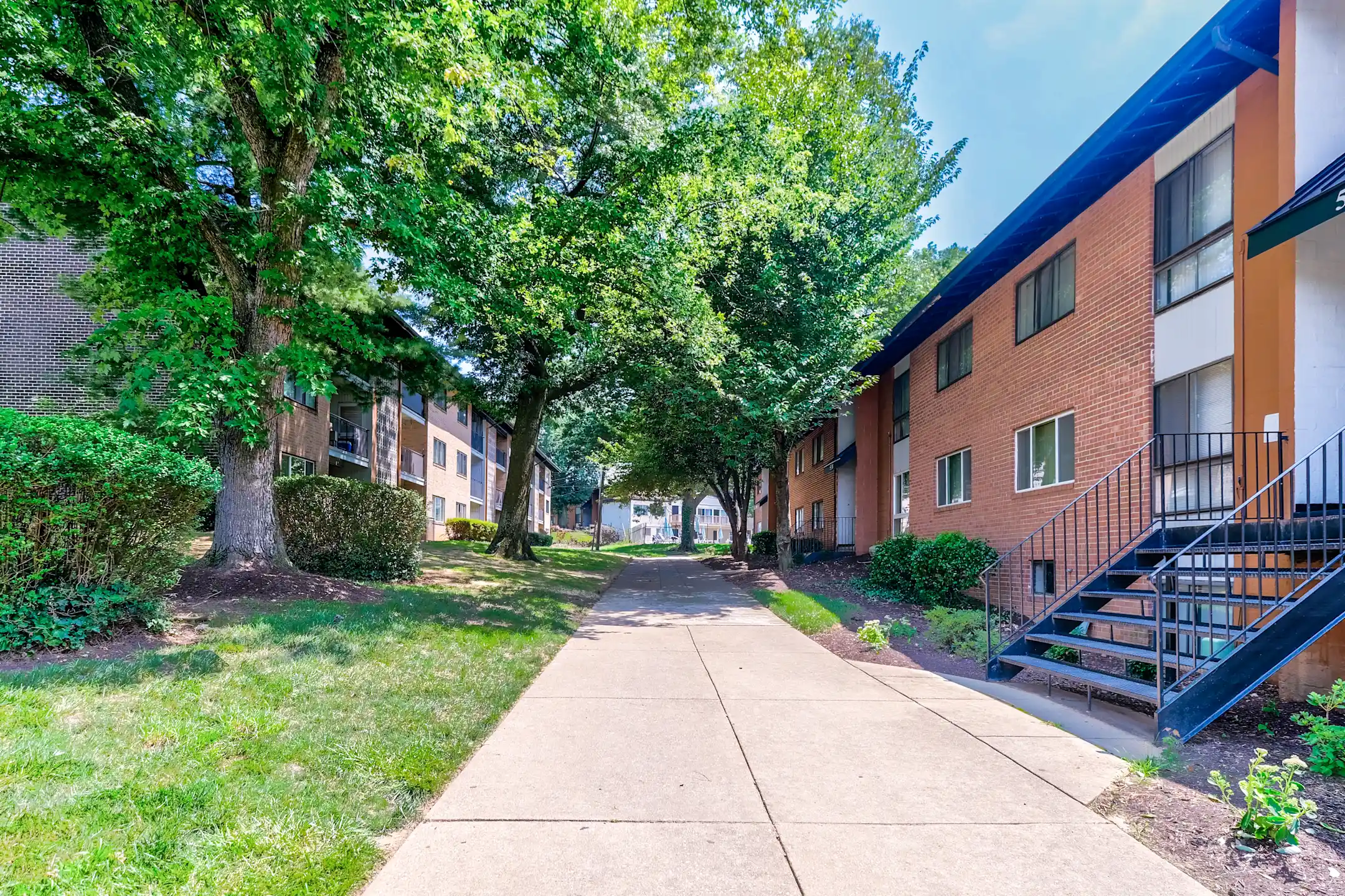 OAKS AT OXON HILL Apartments Oxon Hill, MD 20745