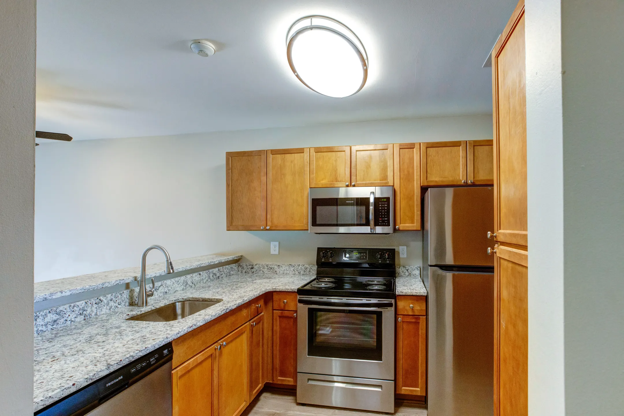Kitchen - The Pointe at Canton Apartments & Townhomes - Canton, MI