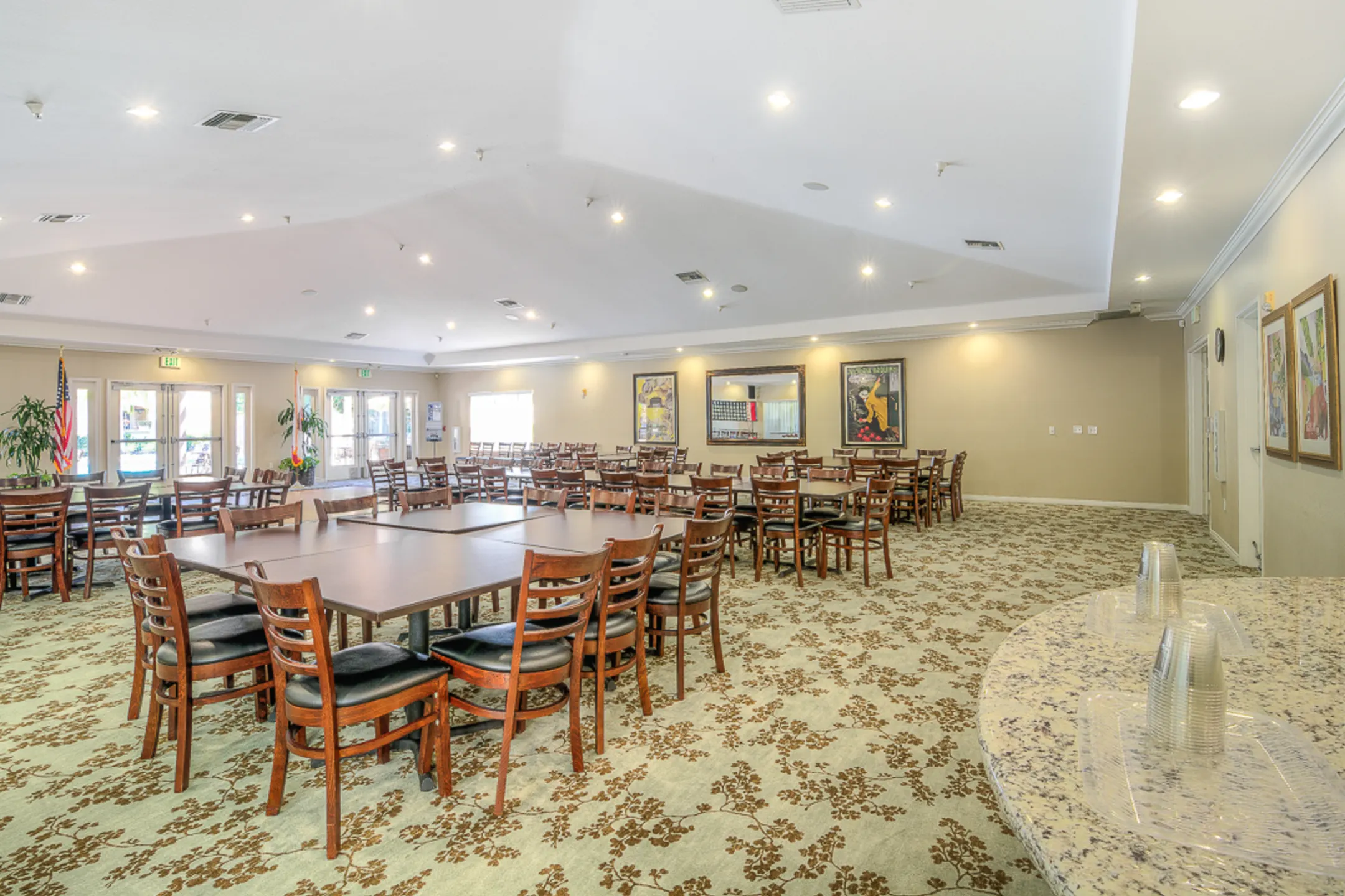 Dining Room - Palm Island Senior Living +55 - Fountain Valley, CA