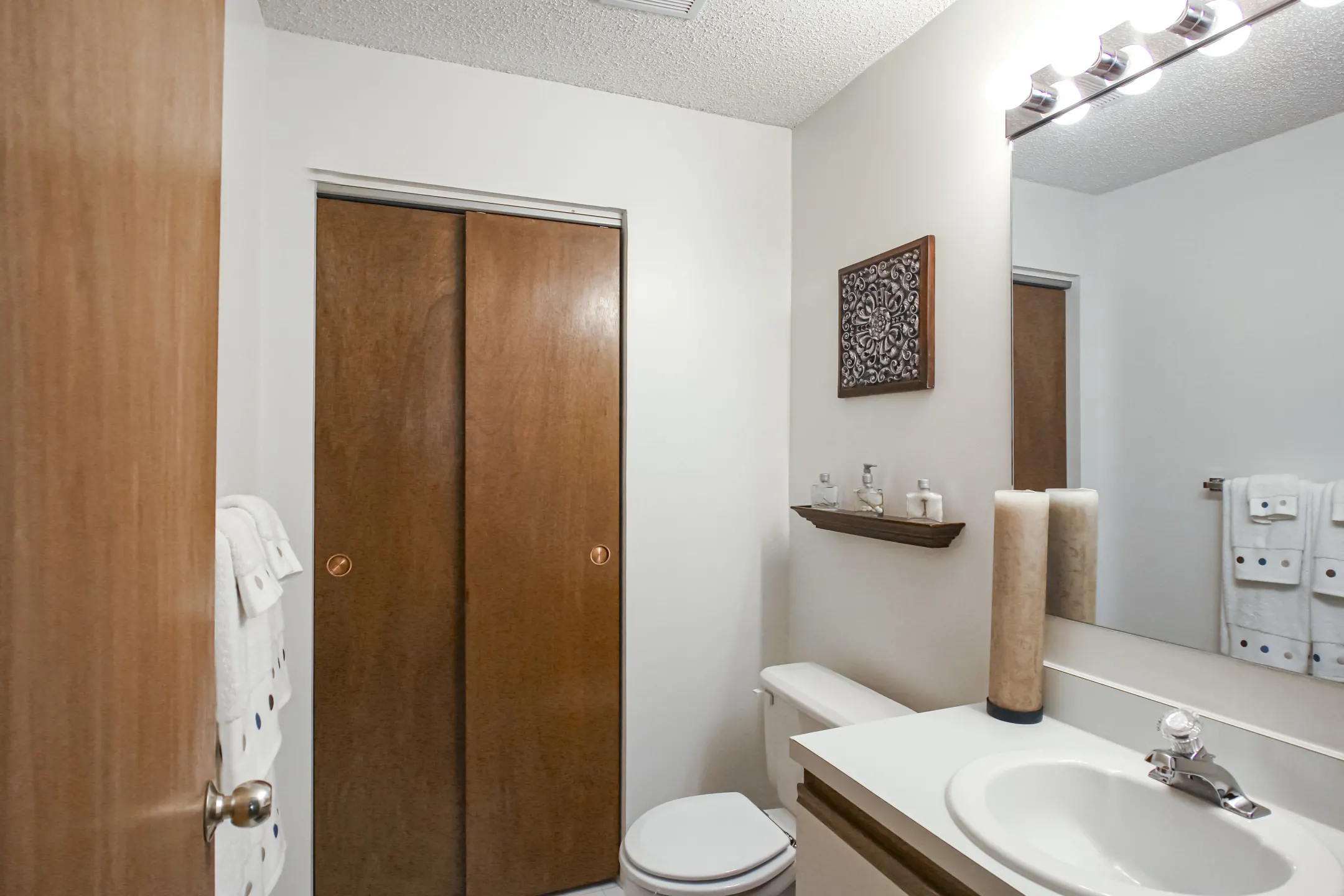 Bathroom - La Triumphe - Groton, CT
