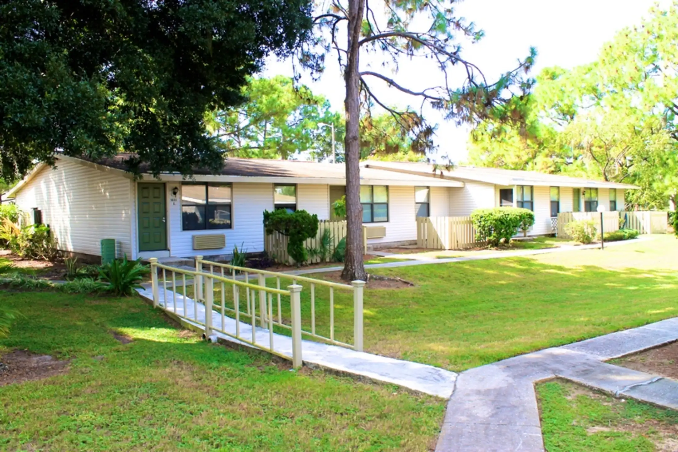 Lakewood Apartments 1651 Lake Meadow Cir S Brandon, FL Apartments