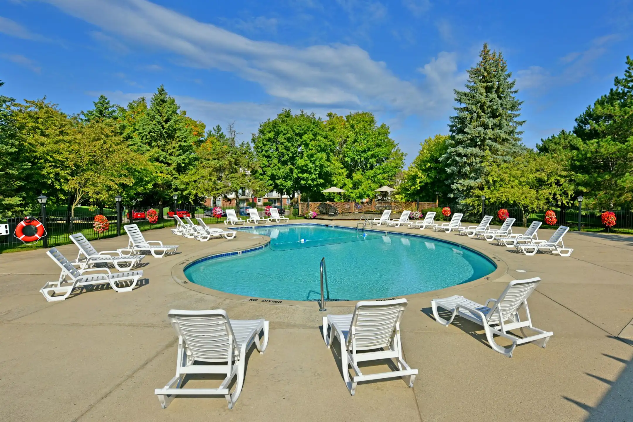 Bristol Square/Golden Gate 355 Beck Rd Wixom, MI Apartments for