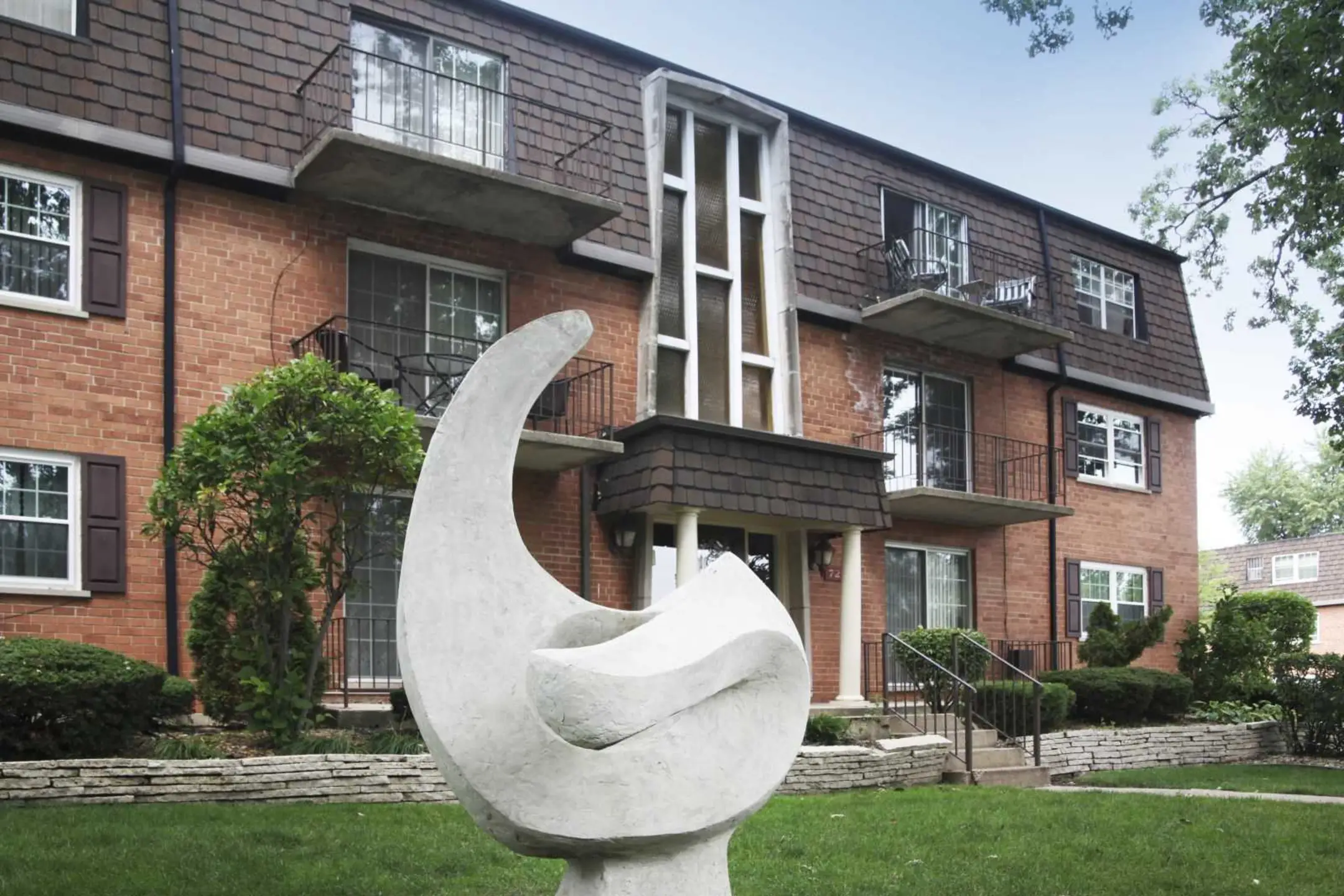 Building - Chateau Royale Apartments - Worth, IL