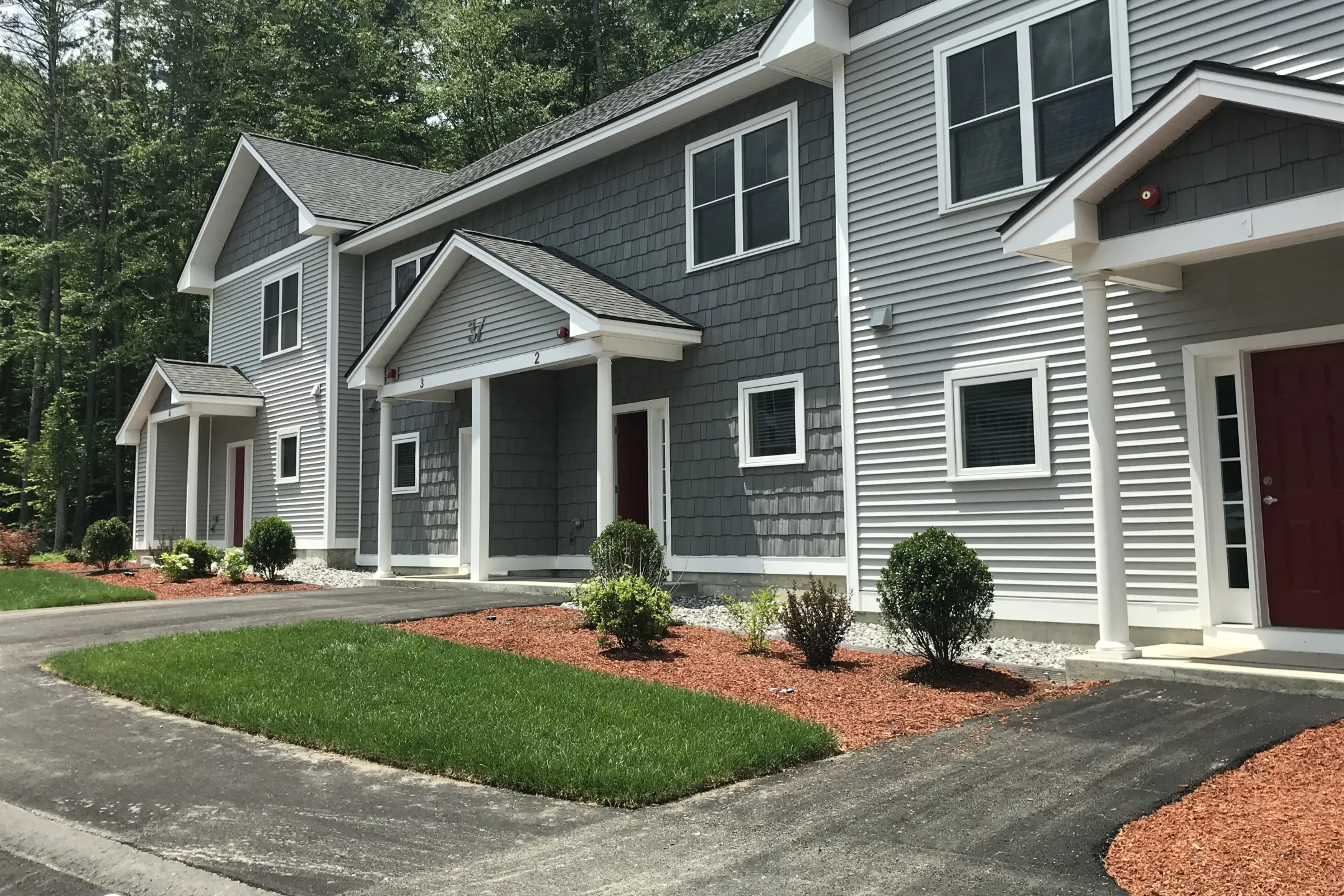 Building - The Ridge At Eastern Trails Apartments and Townhomes - Milford, NH