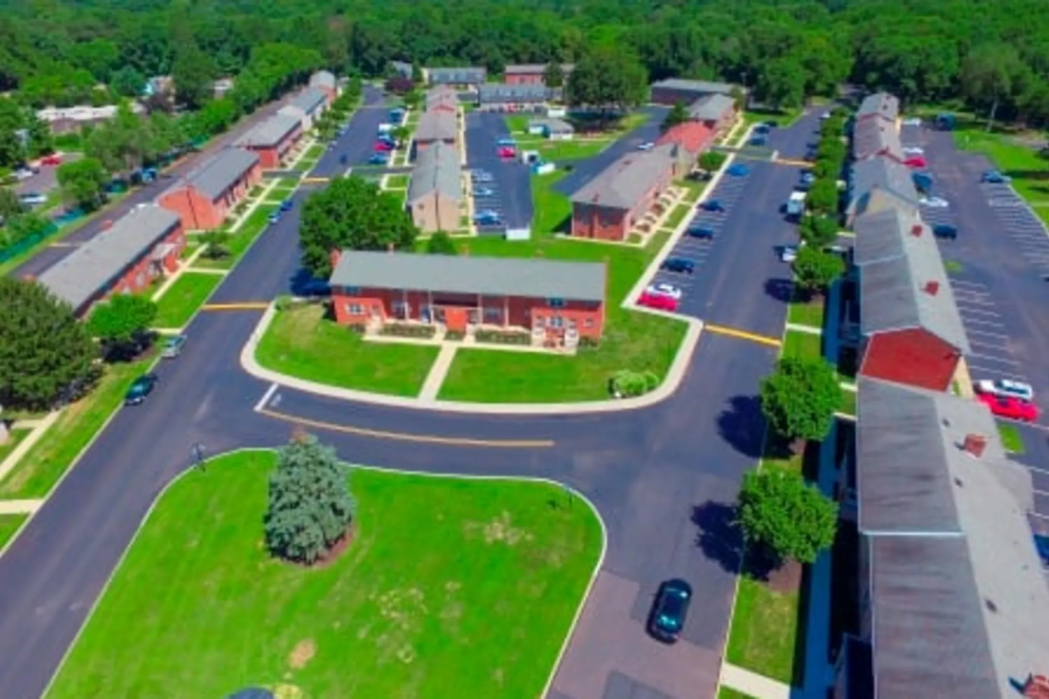 Roberts Mill Apartments & Townhomes Apartments Maple Shade, NJ 08052