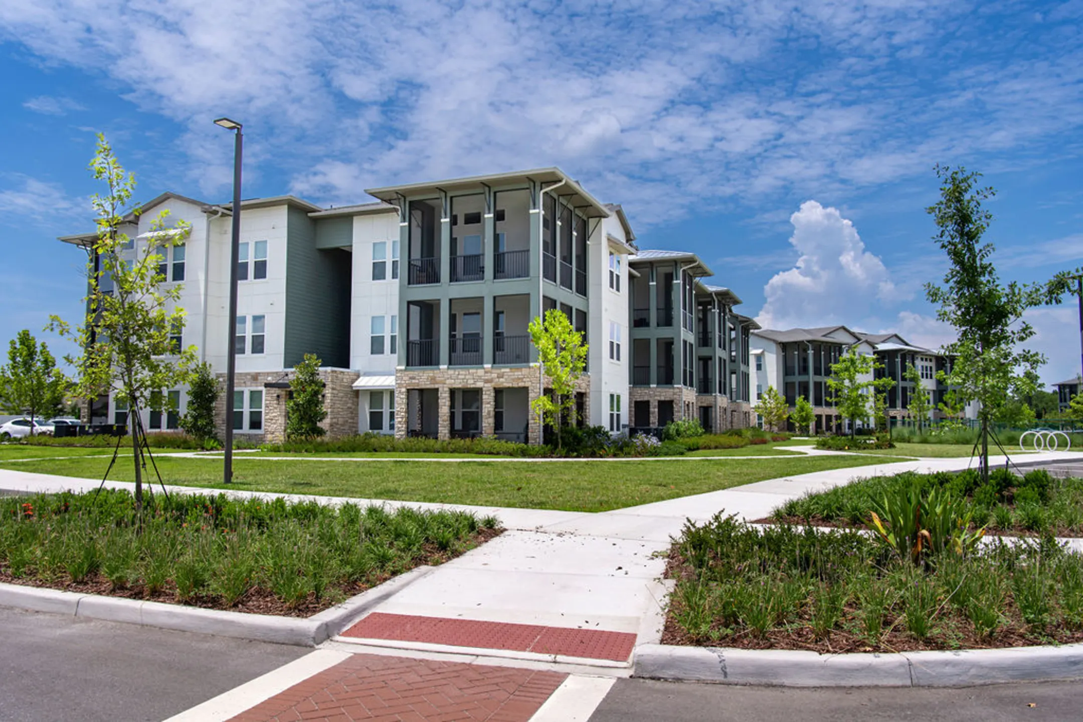 Building - Urbon @ Nona Apartment Homes - Orlando, FL