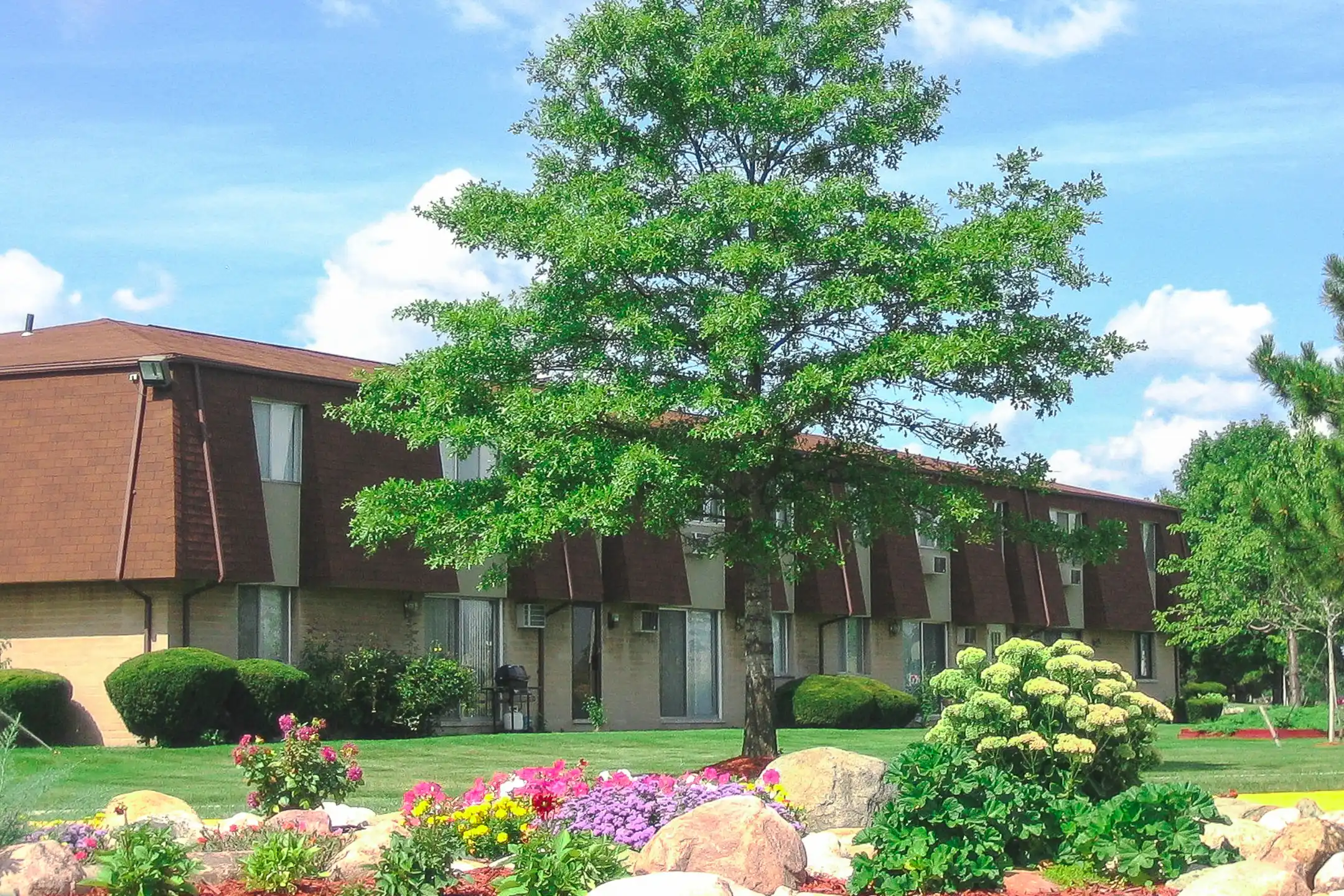 Building - Park Place - Madison Heights, MI