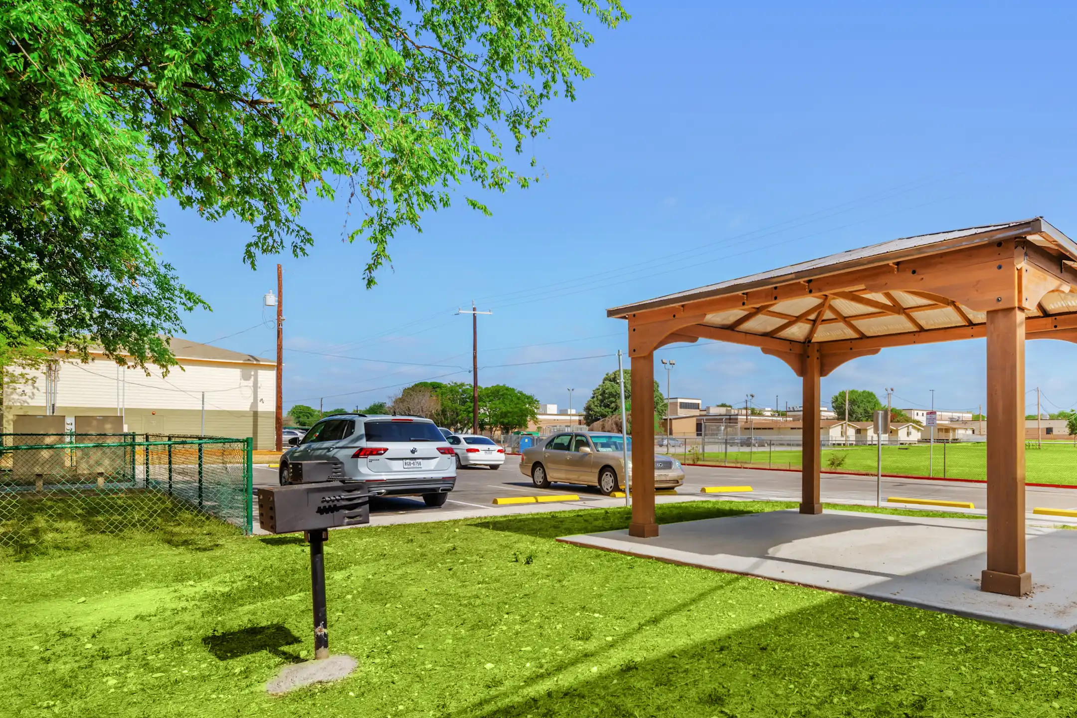 Building - Swaying Oaks Apartments - San Antonio, TX