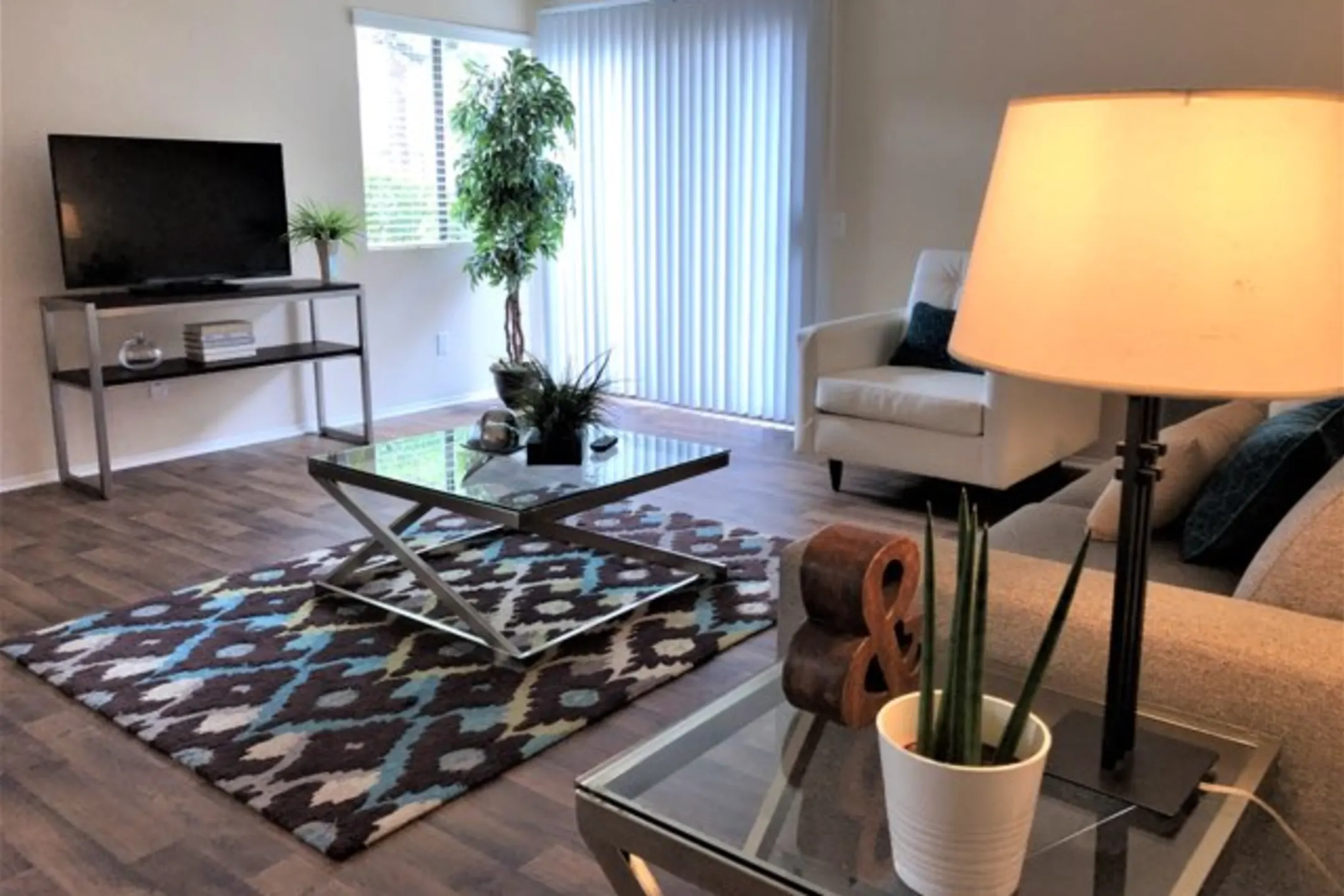 Living Room - Creekside Meadows Apartments - Alpine, CA