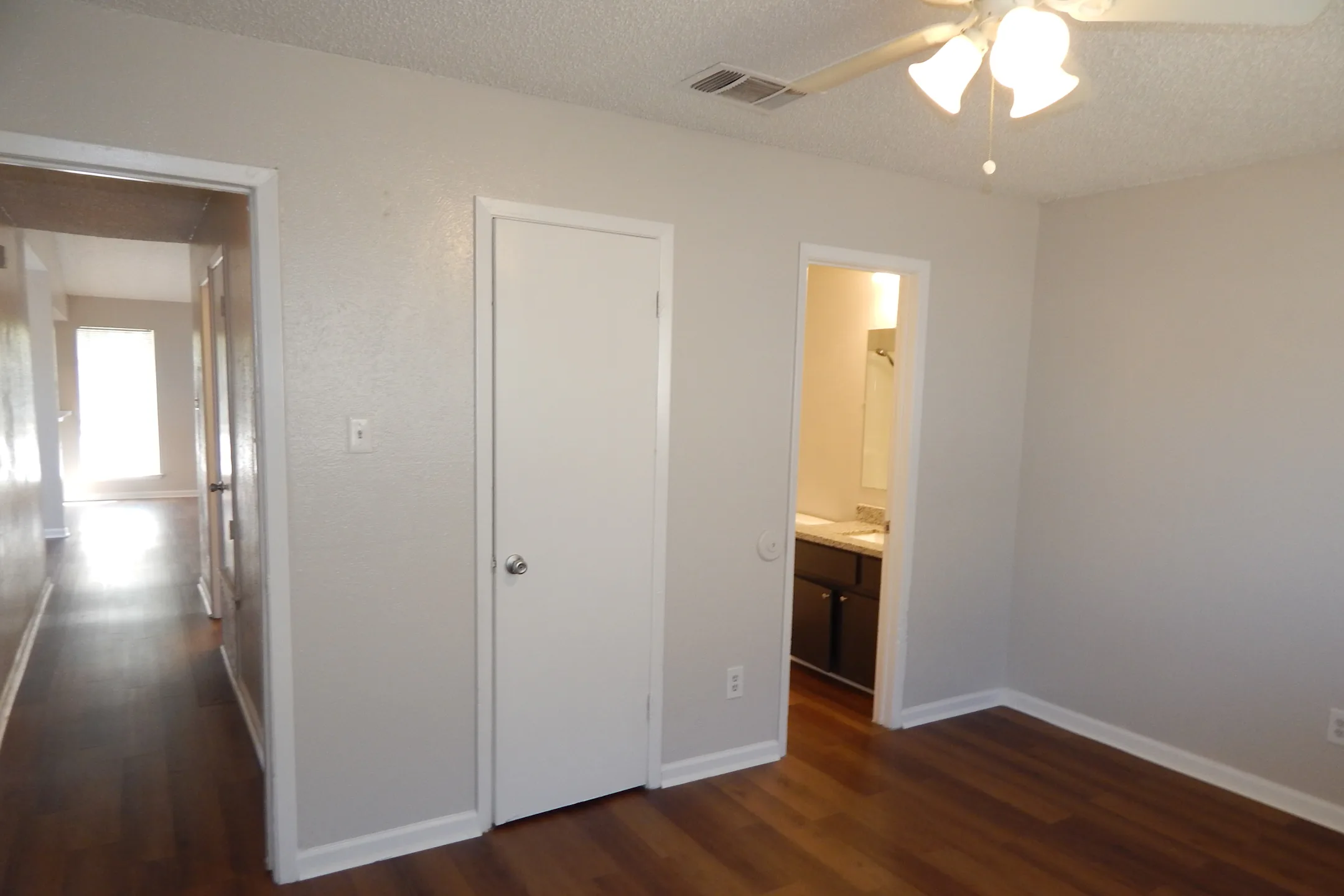 River Oaks Apartments 205 Northpointe Avenue La Grange, TX