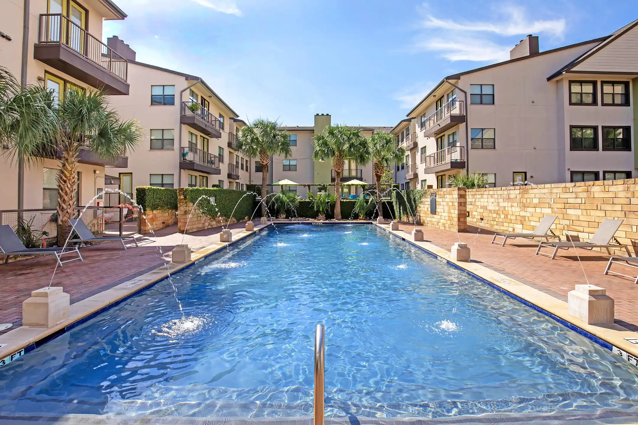 Pool - Vue Live Oak - Dallas, TX
