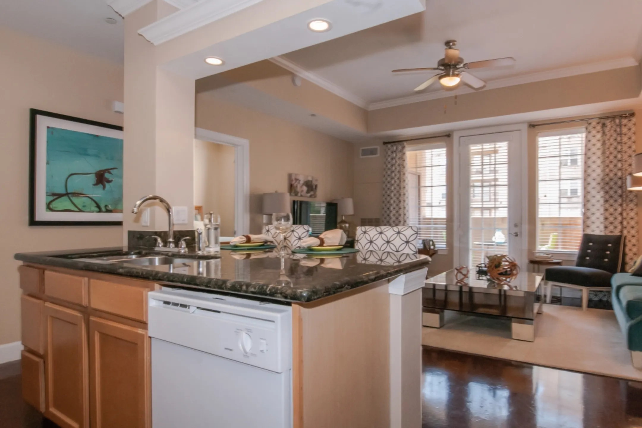 Kitchen - Southgate Towers - Baton Rouge, LA