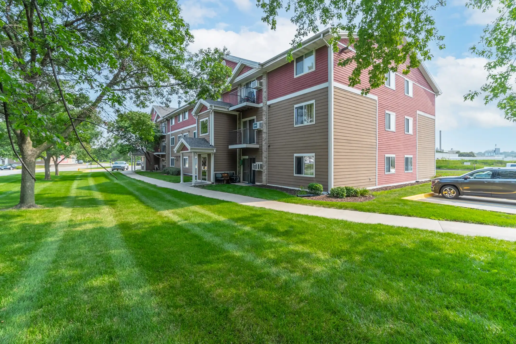 Building - Crosswinds - Des Moines, IA