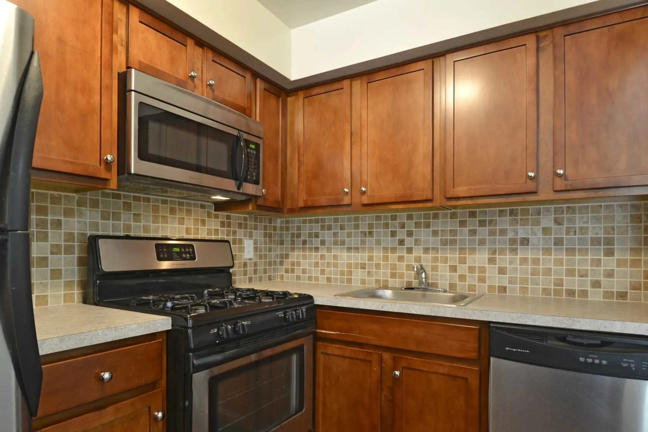 Kitchen - Twelve Trees Apartments And Townhomes - Harrisburg, PA